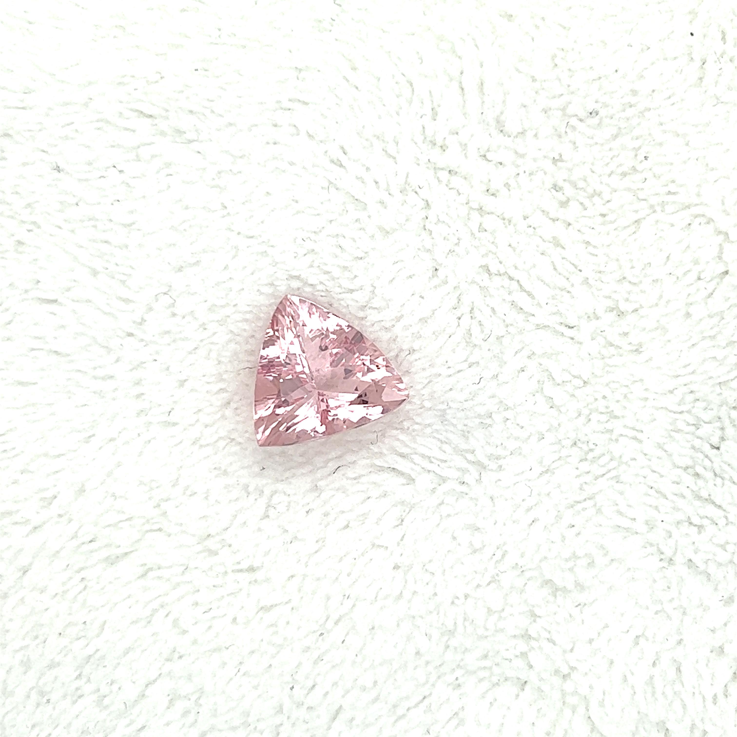 4.80 Cts Natural Morganite Trillion Cut Loose Gemstone Jewellery       For Sale 1