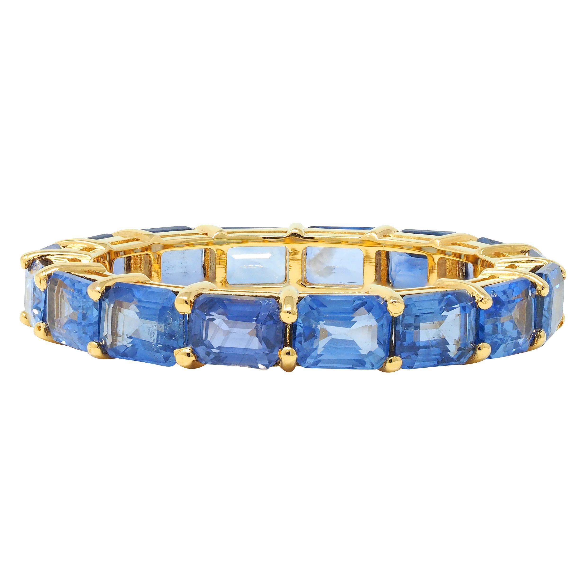 4.80 CTW Smaragdschliff Saphir 18 Karat Gelbgold Eternity Band Ring im Zustand „Hervorragend“ in Philadelphia, PA