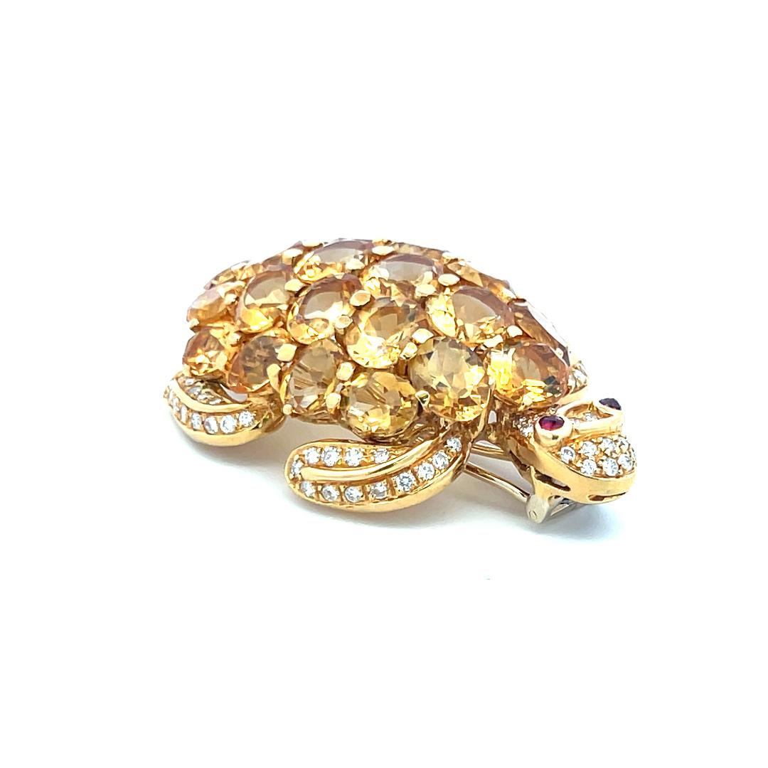 48.00 Carat Citrine 2.50 Carat Round Diamond 18K Yellow Gold Pin Brooch en vente 5