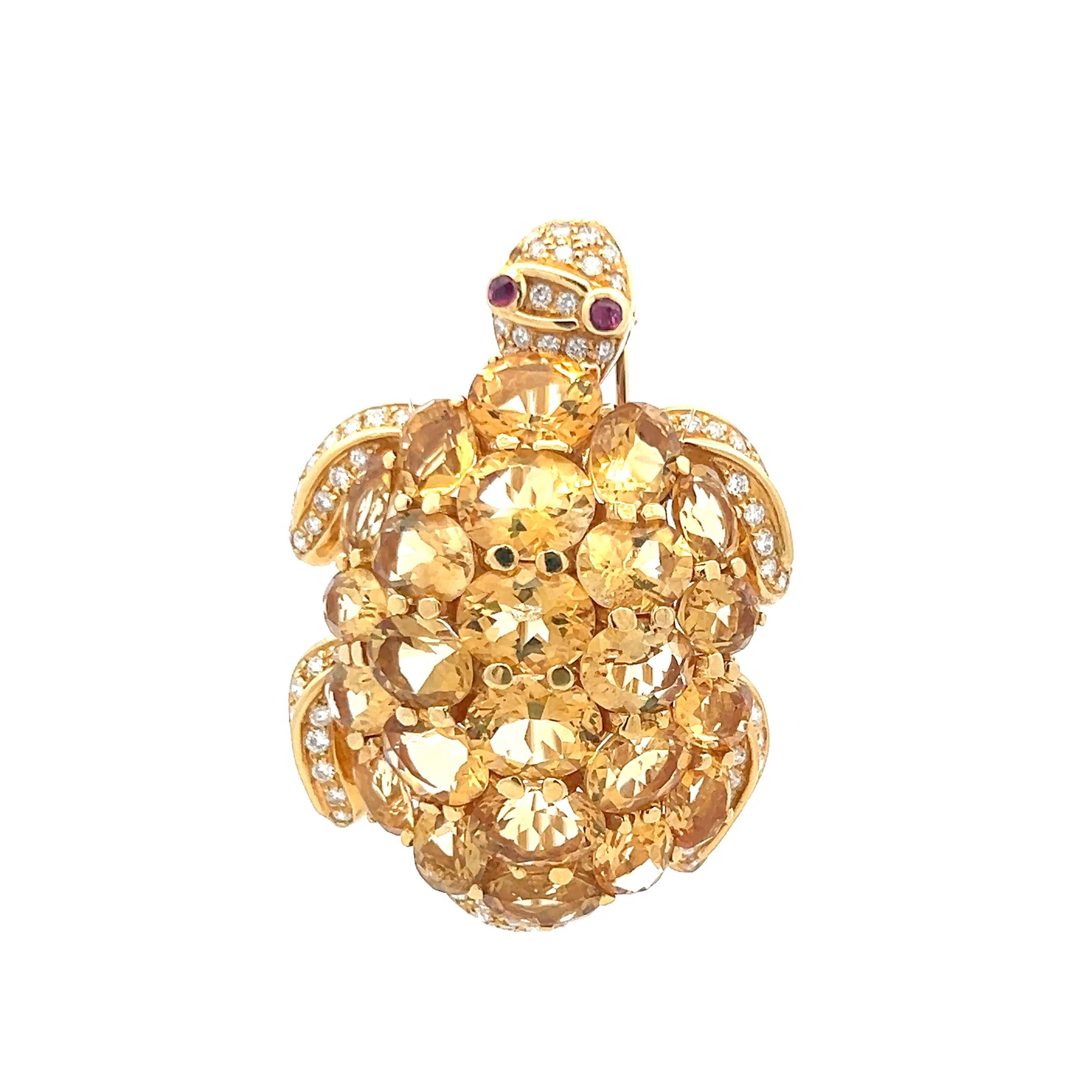48.00 Carat Citrine 2.50 Carat Round Diamond 18K Yellow Gold Pin Brooch Pour femmes en vente