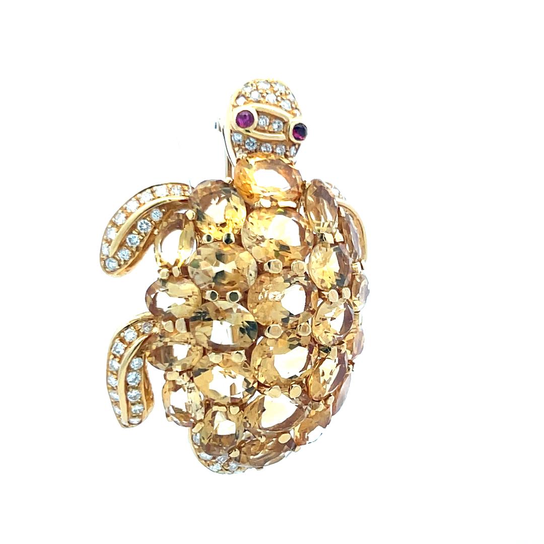 48.00 Carat Citrine 2.50 Carat Round Diamond 18K Yellow Gold Pin Brooch en vente 1