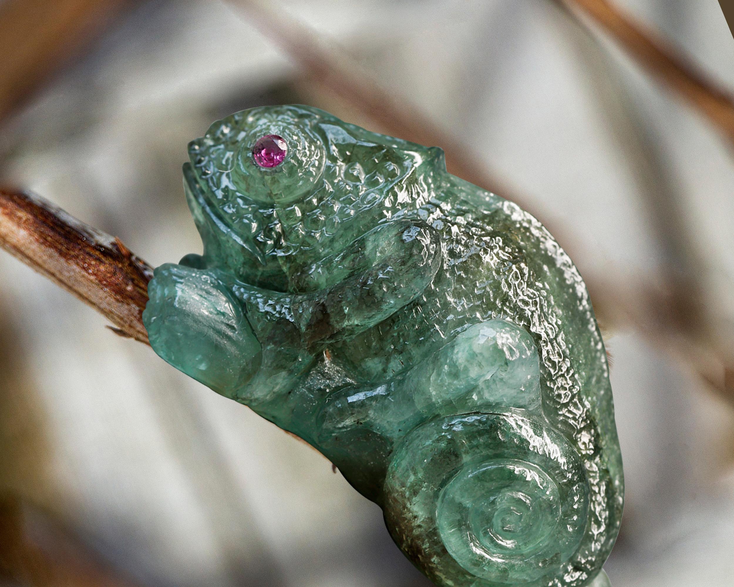 Taille mixte Chameleon en alexandrite naturelle sculptée de 48,02 carats en vente