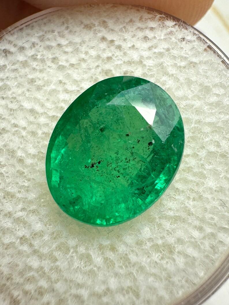 Stein: Smaragd
Gewicht: 4,80 Karat
Form: Ovaler Schliff
Klarheit: Transparent
Lüster: Sehr gut
Farbe: Mittelgrün
Abmessungen: 11,72 mm x 9,55 mm x 6,17 mm
Geografische Herkunft: Sambia
Behandlung: Natürlich, Ölen

Anmerkungen: Aufgrund der