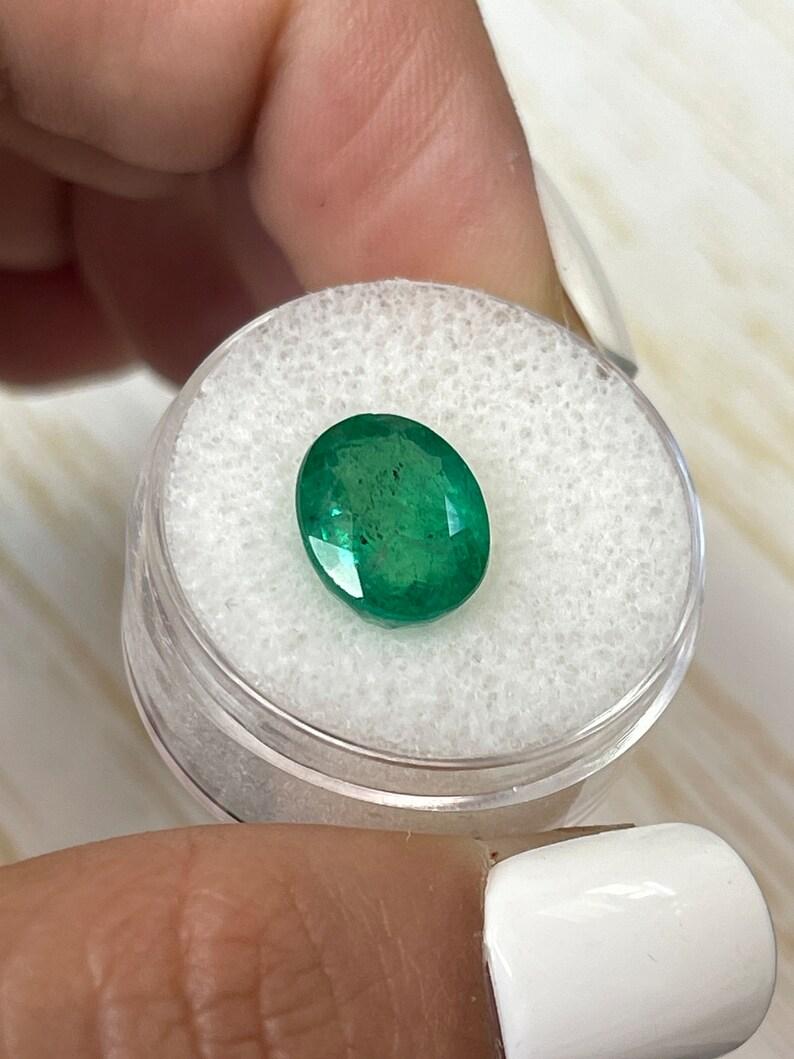 4,80ct 12x9,5 sommersprossiger grüner natürlicher sambischer Smaragd - Edelstein im Ovalschliff Damen im Angebot