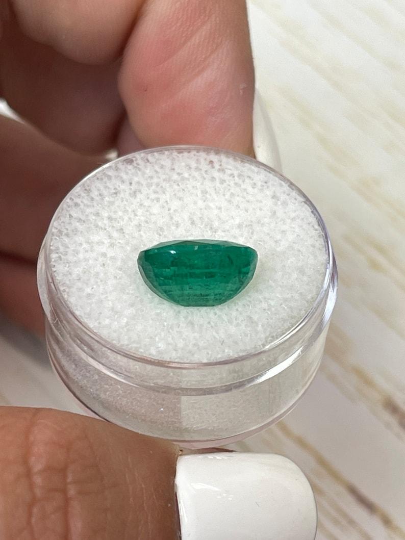 4,80ct 12x9,5 sommersprossiger grüner natürlicher sambischer Smaragd - Edelstein im Ovalschliff im Angebot 1