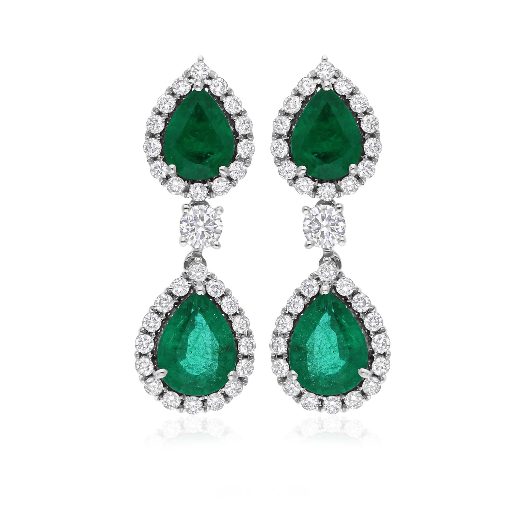 4.80ct Emerald 1.38ct Diamond Halo Wedding Dangle Drop Earrings 18k White Gold Neuf - En vente à Diera, Dubai