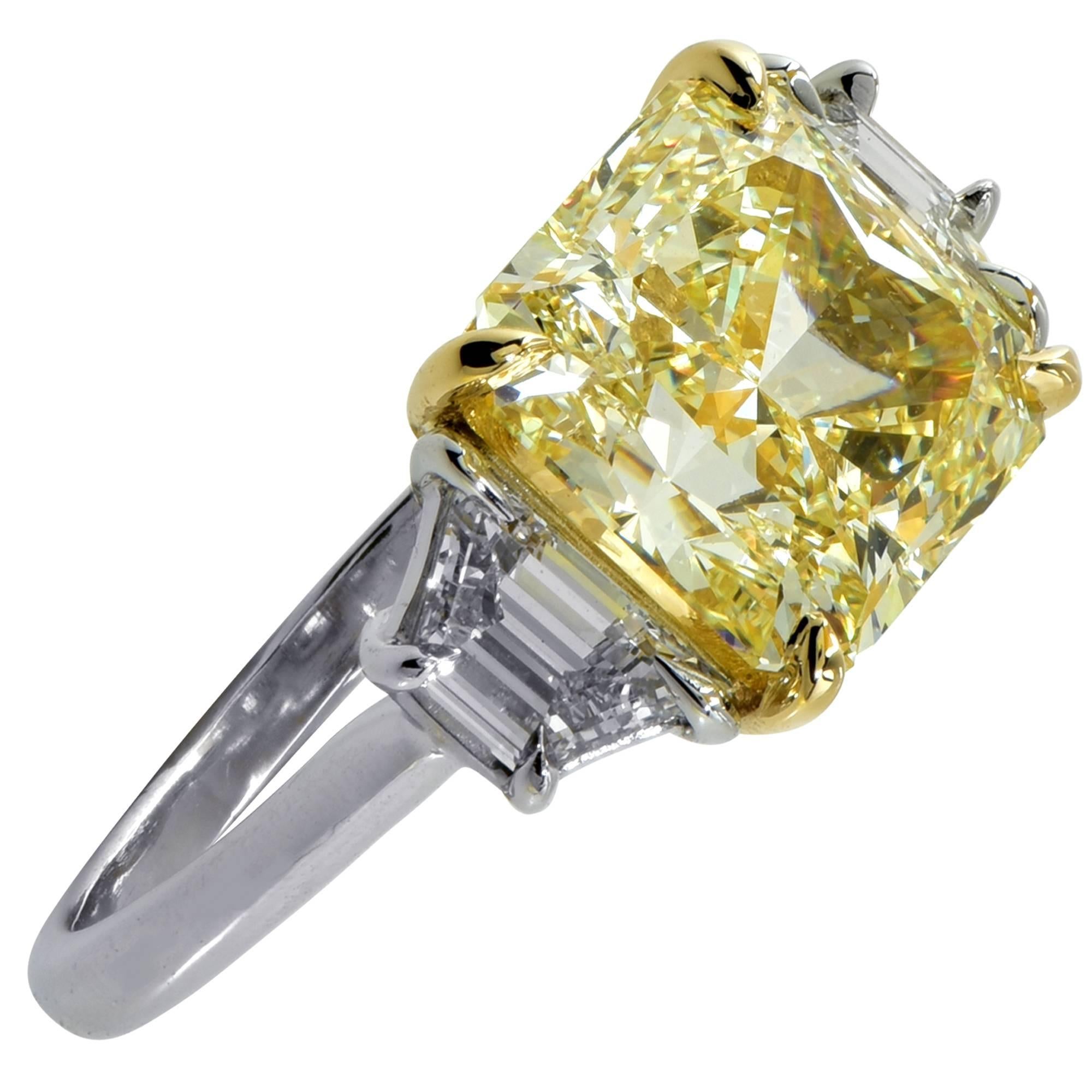 4.09 Carat GIA Graded Fancy Yellow Diamond Engagement Ring In New Condition In Miami, FL