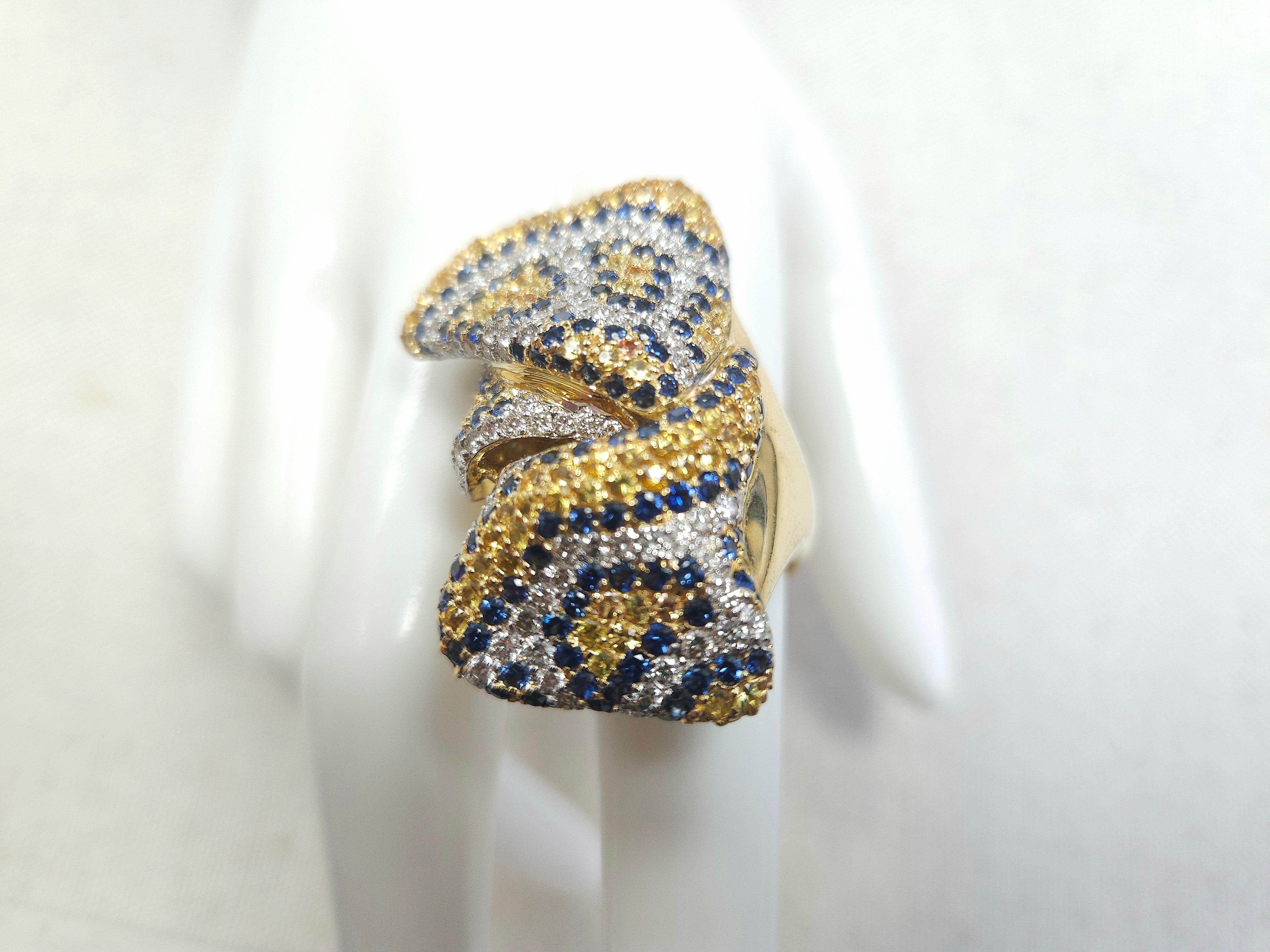 Brilliant Cut 4.80cts mulitpe color Sapphires with Blue and Yellow 18K Yellow Gold Ring