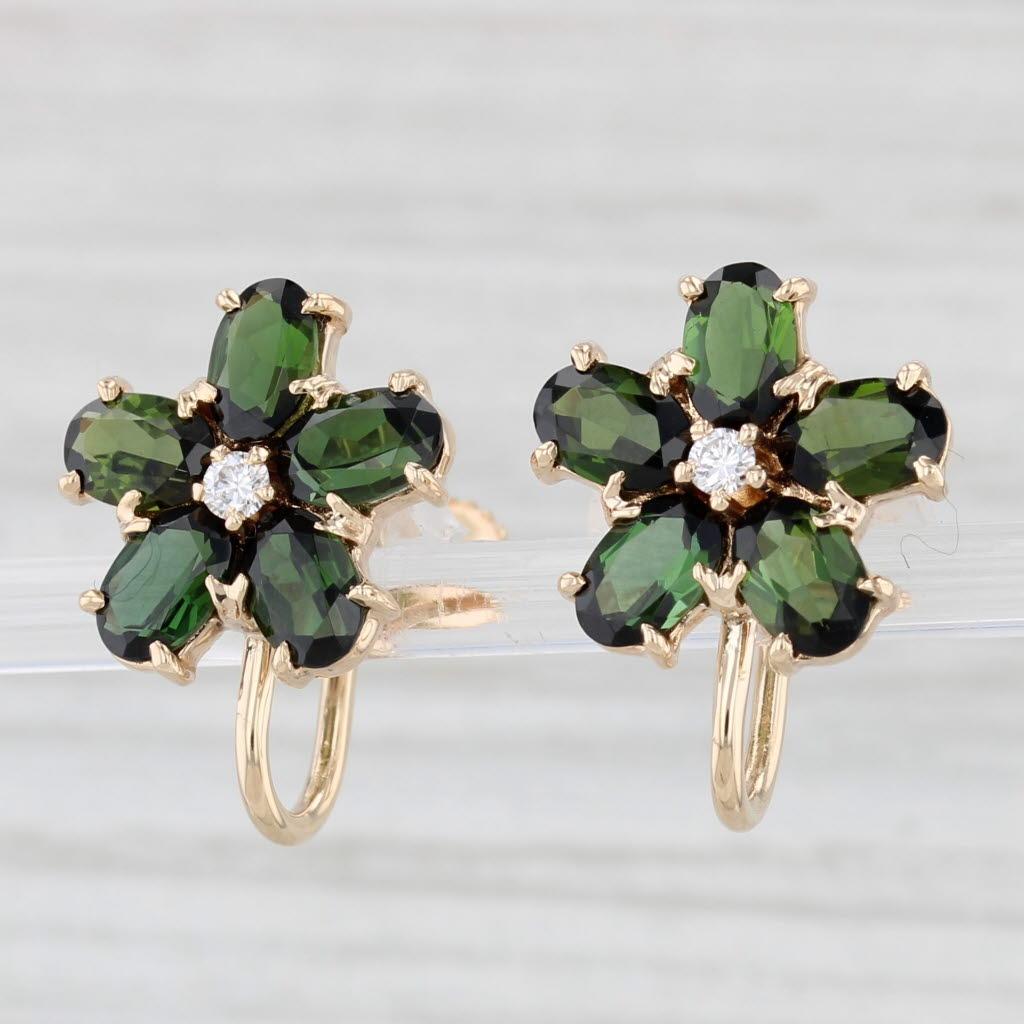 Orecchini a fiore con diamante e tormalina verde da 4,80 carati in oro 14k, non forati e con chiusura a vite in vendita