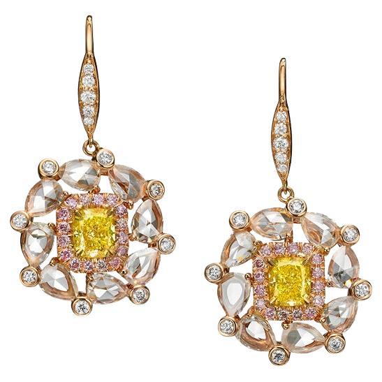 Orecchini a goccia con diamante giallo intenso da 4,81 carati, certificati GIA in oro 18 carati in vendita