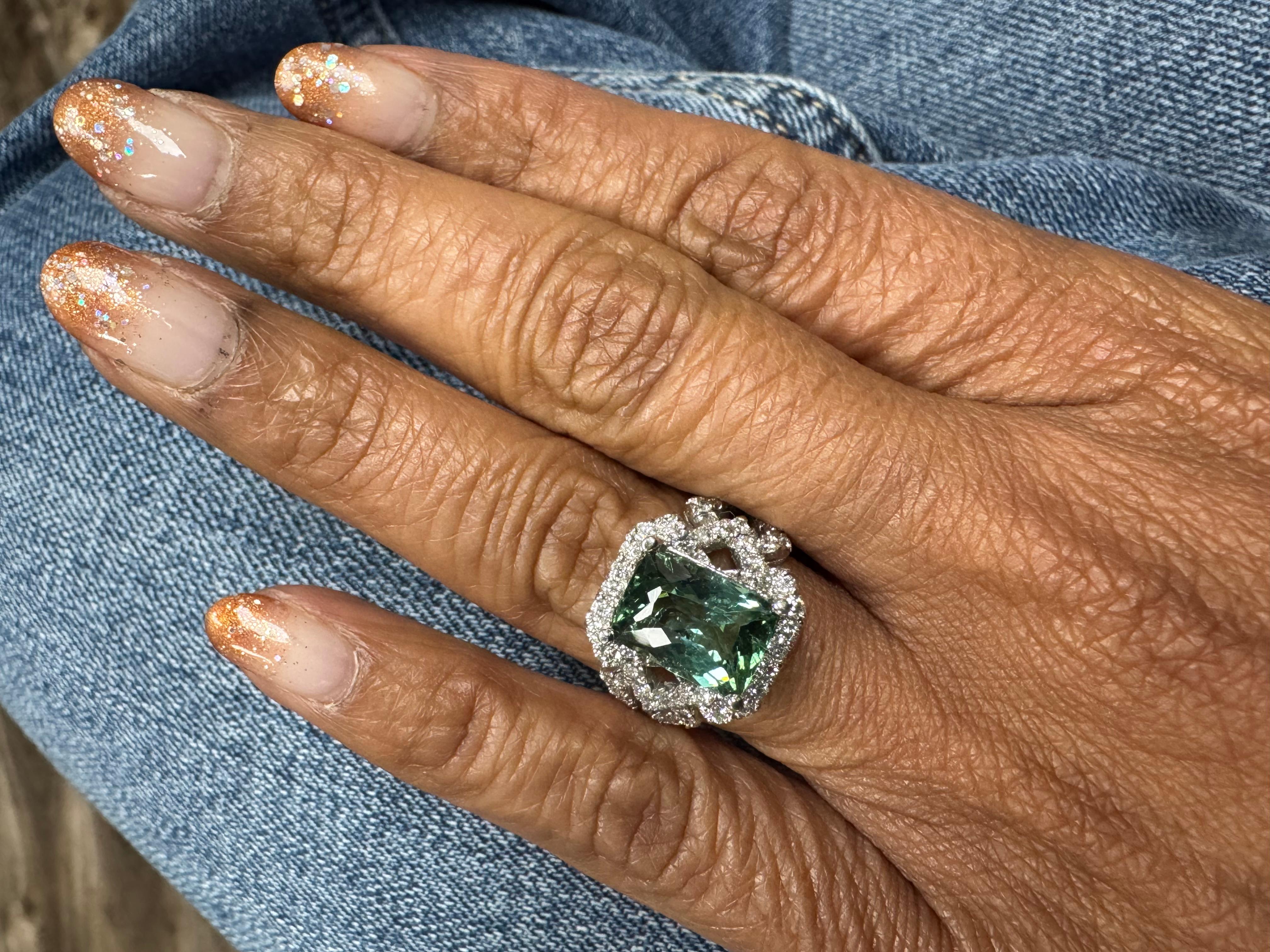 Bague de cocktail en or blanc avec diamant et tourmaline naturelle de 4,81 carats en vente 4