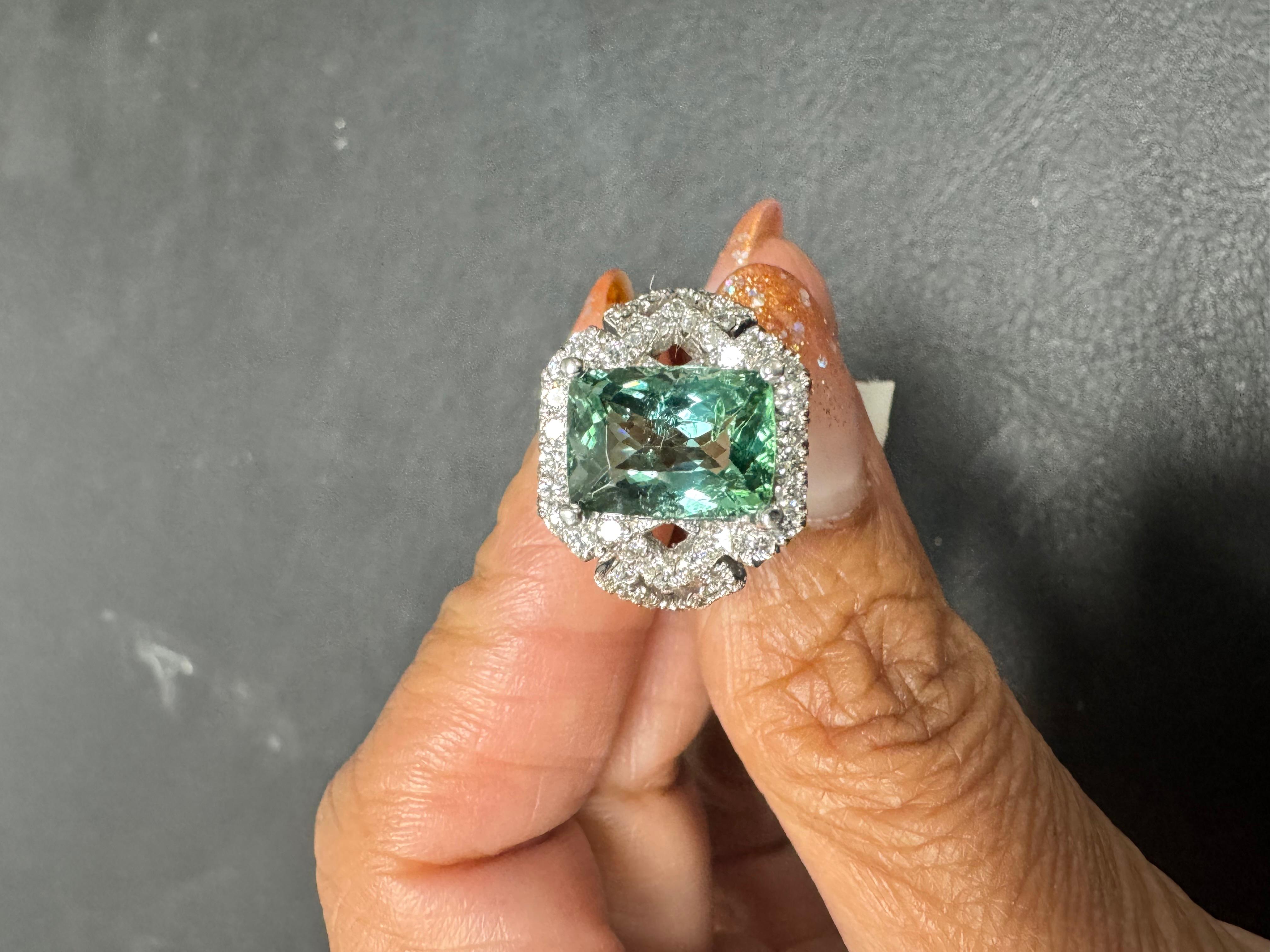 Bague de cocktail en or blanc avec diamant et tourmaline naturelle de 4,81 carats en vente 5