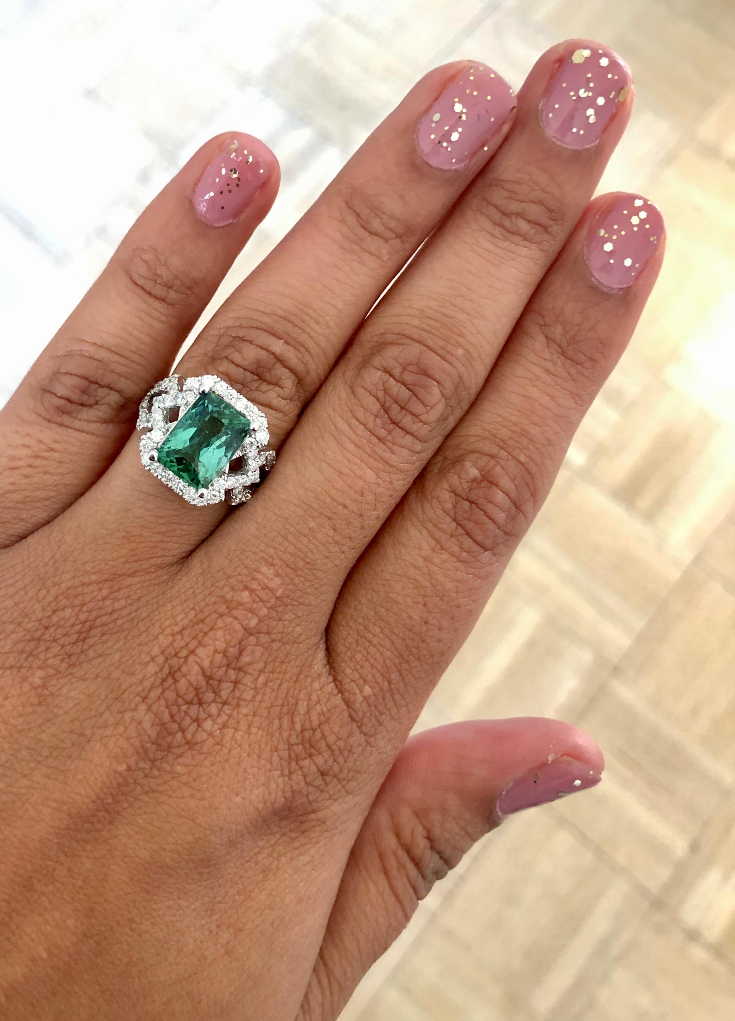 Bague de cocktail en or blanc avec diamant et tourmaline naturelle de 4,81 carats Pour femmes en vente