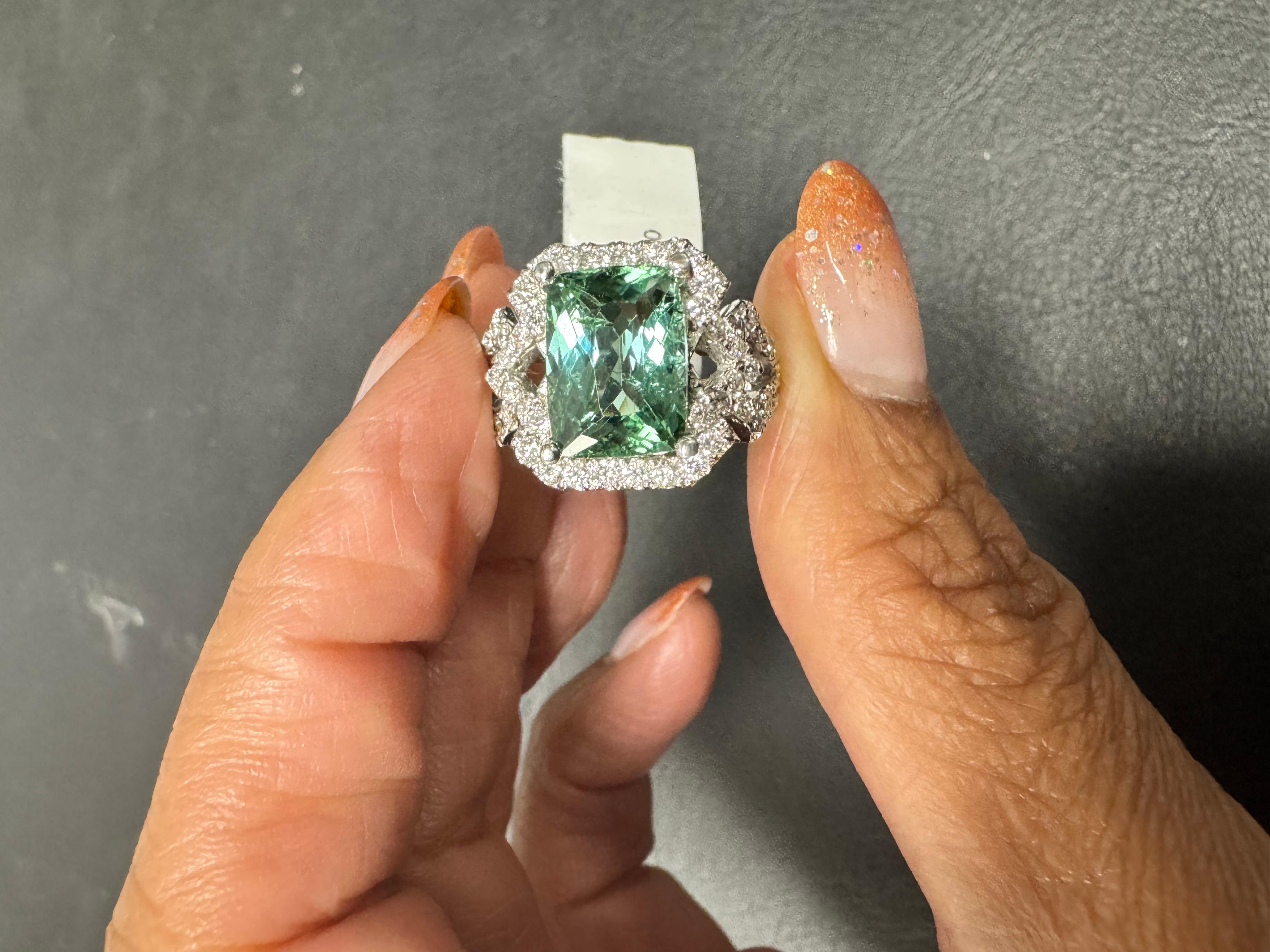 Bague de cocktail en or blanc avec diamant et tourmaline naturelle de 4,81 carats en vente 2
