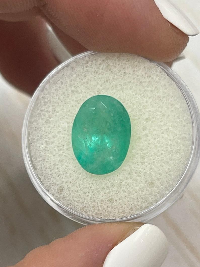 Piedra: Esmeralda
Peso: 4,81 quilates
Forma: Corte Oval
Claridad: Semitransparente
Lustre: Bueno
Color: Verde azulado pastel
Medidas: 12,81 mm x 9,53 mm x 7,49 mm
Origen geográfico: Colombia
Tratamiento: Natural, Engrasado

Observaciones: Debido a