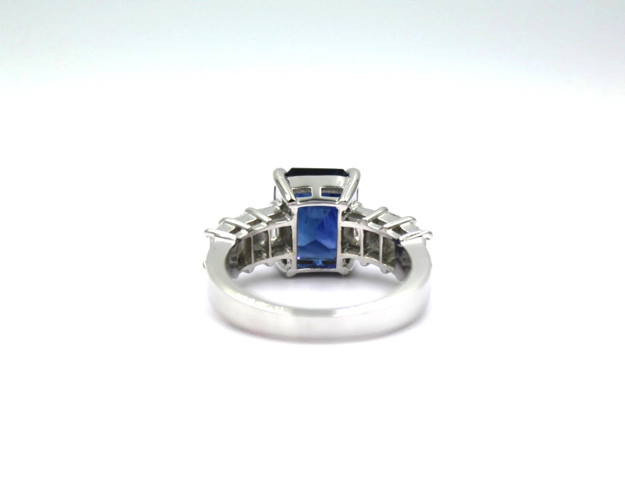 Women's 4.81 Carat Sapphire & Diamond Ring For Sale