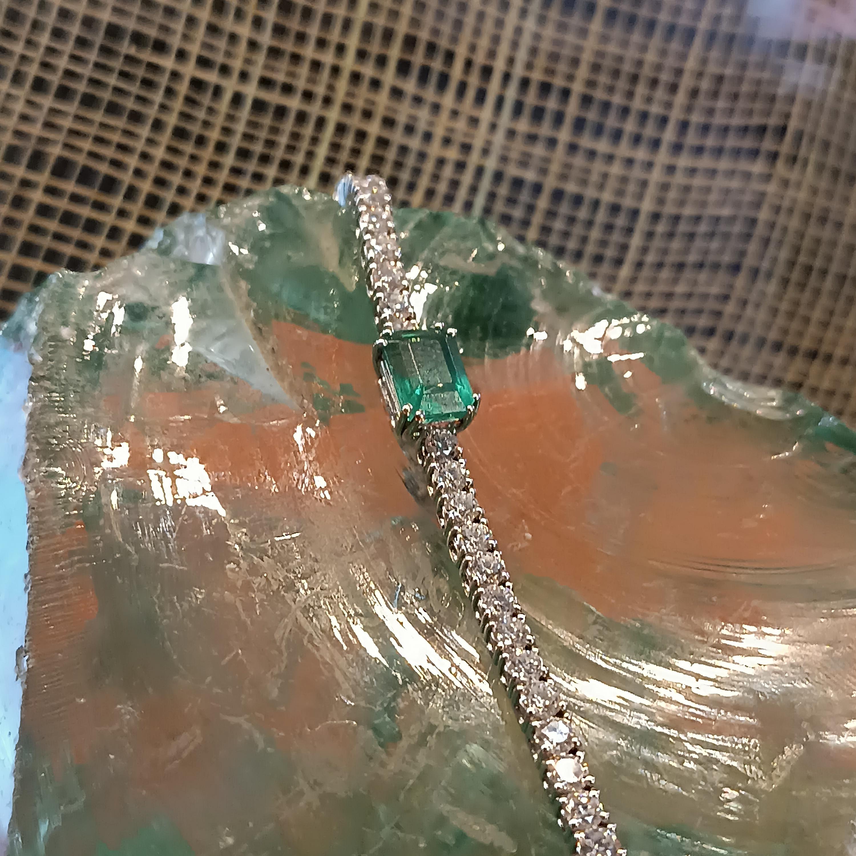 4.81 Carat VS G Diamonds 2.15 Carat Colombian Emerald 18 Carat White Gold Tennis For Sale 6