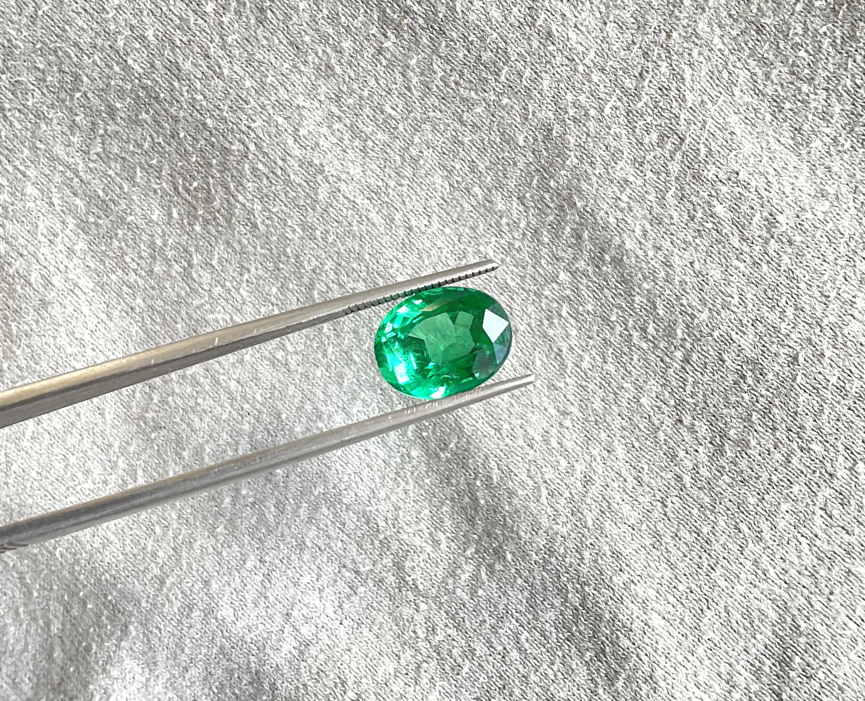 4.81 carats Zambian Emerald Oval Cut stone for fine Jewelry Natural Gemstone For Sale 1