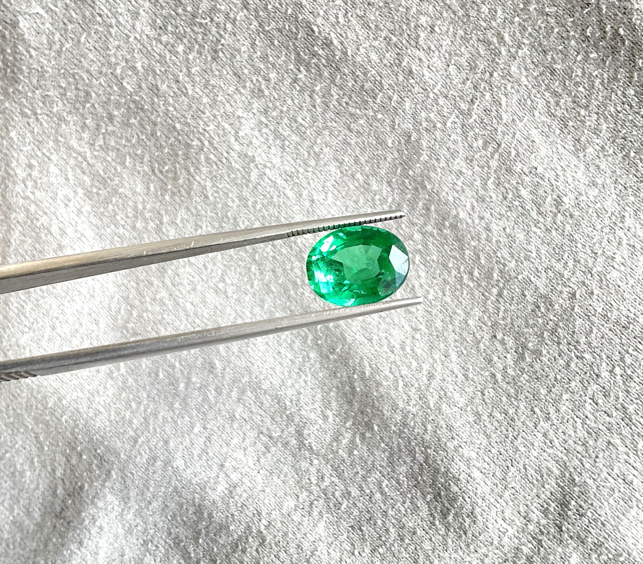 4.81 carats Zambian Emerald Oval Cut stone for fine Jewelry Natural Gemstone For Sale 2