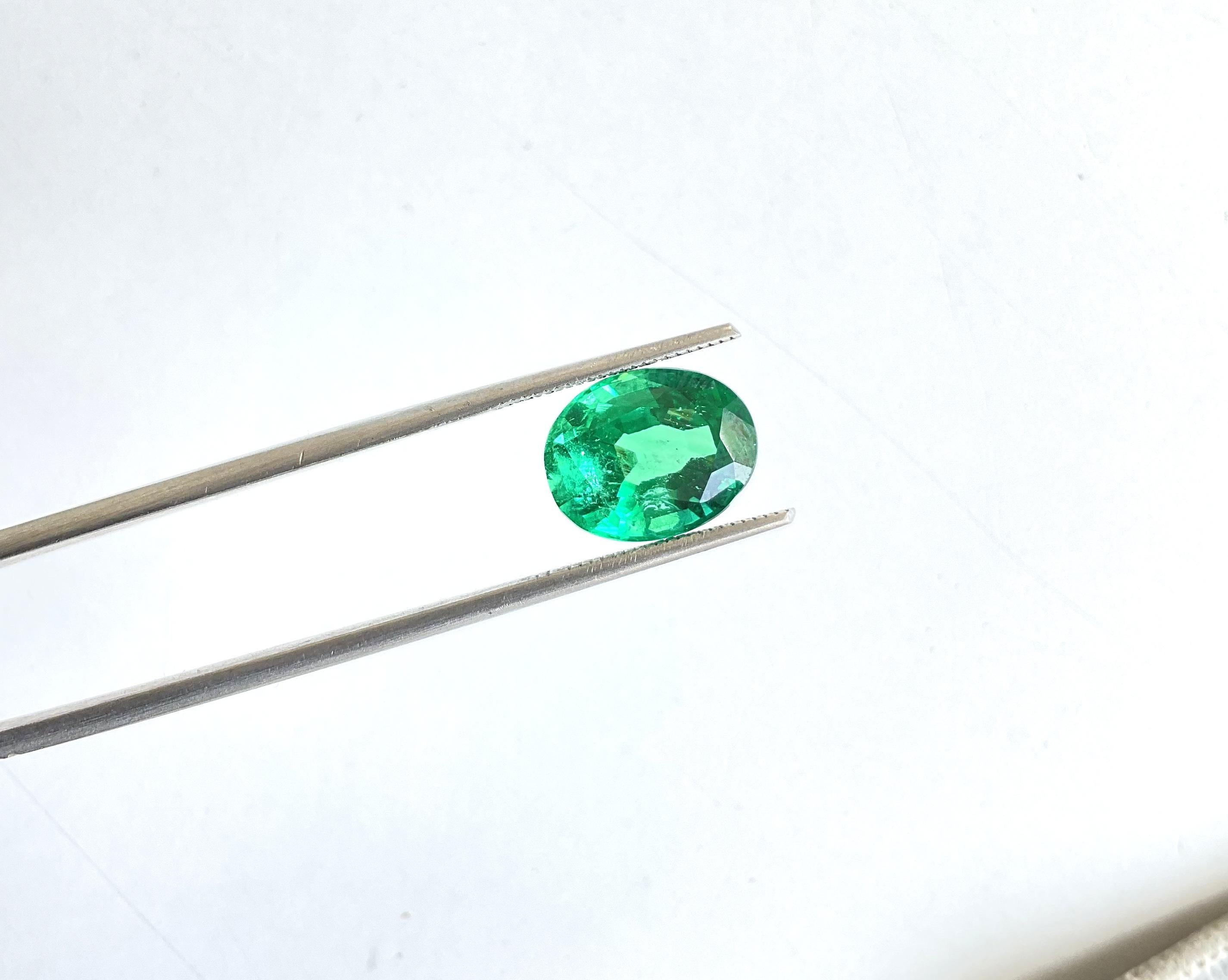 4.81 carats Zambian Emerald Oval Cut stone for fine Jewelry Natural Gemstone For Sale 4