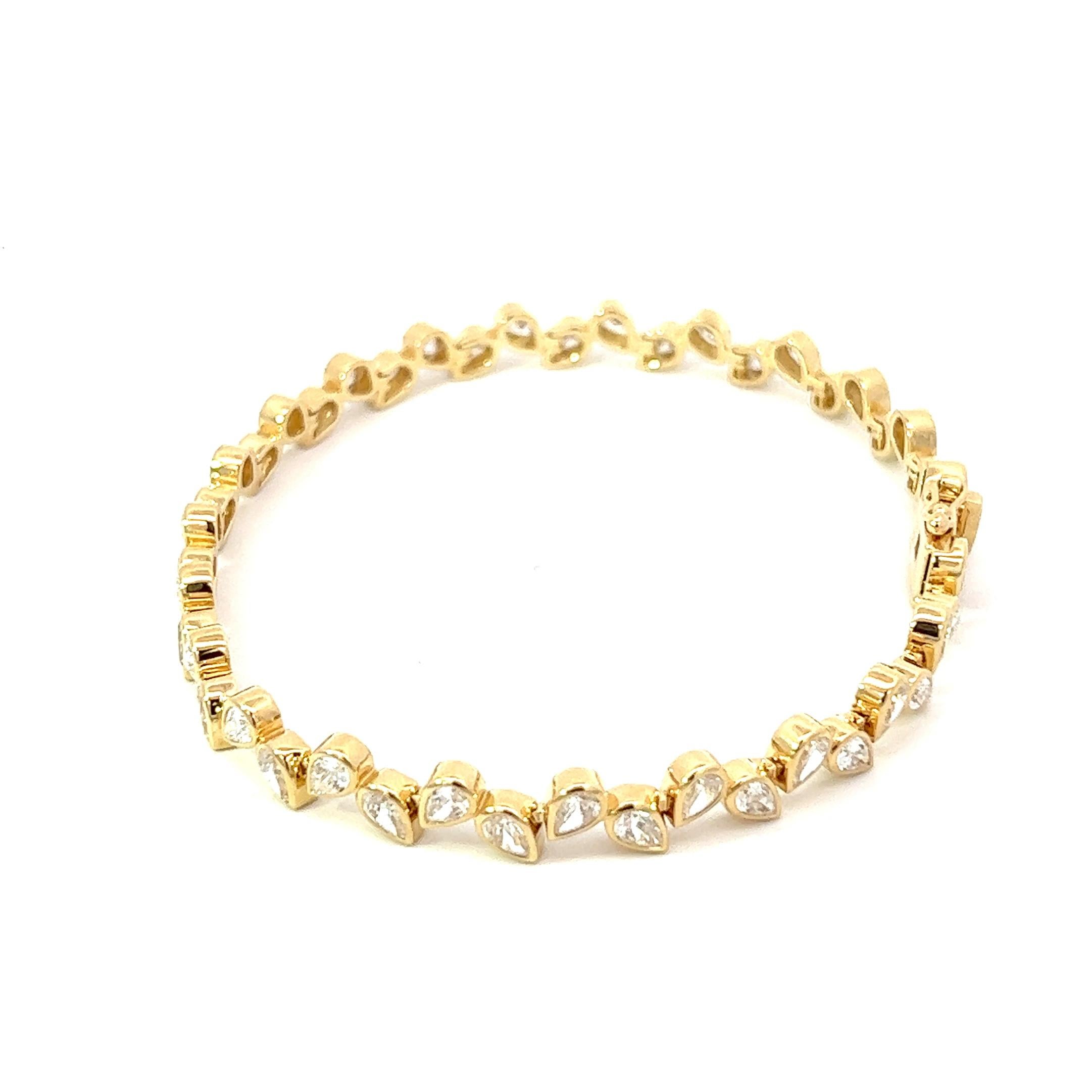 4.81 CT Pear Shape Diamond 18KY Gold Setting Bracelet  In New Condition For Sale In New York, NY