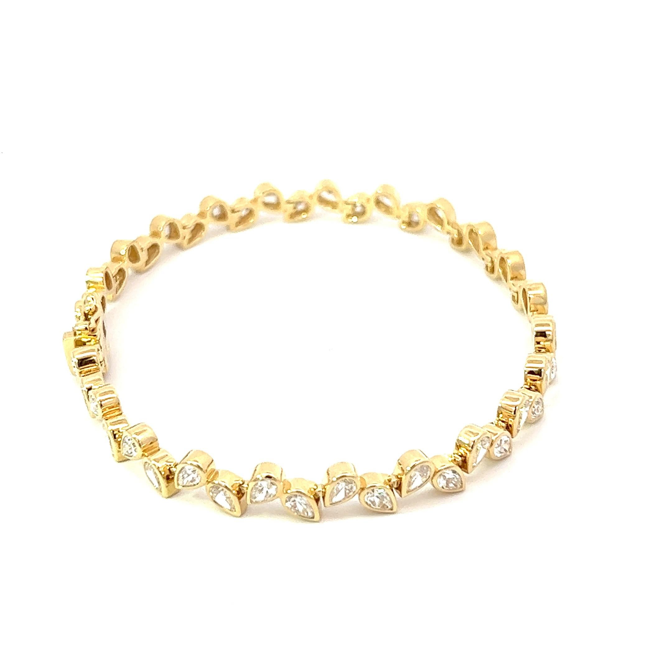 Women's or Men's 4.81 CT Pear Shape Diamond 18KY Gold Setting Bracelet  For Sale