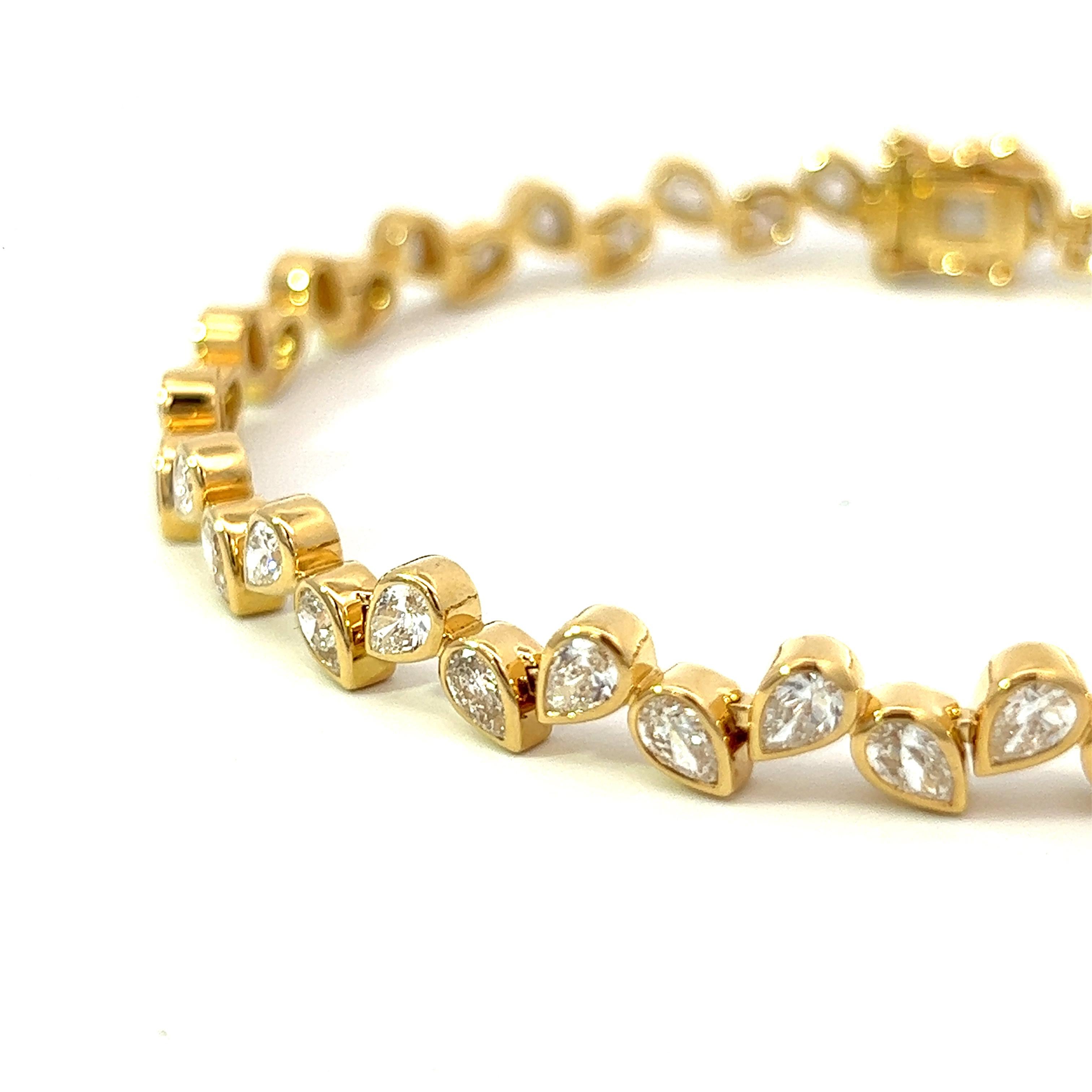 4.81 CT Pear Shape Diamond 18KY Gold Setting Bracelet  For Sale 1
