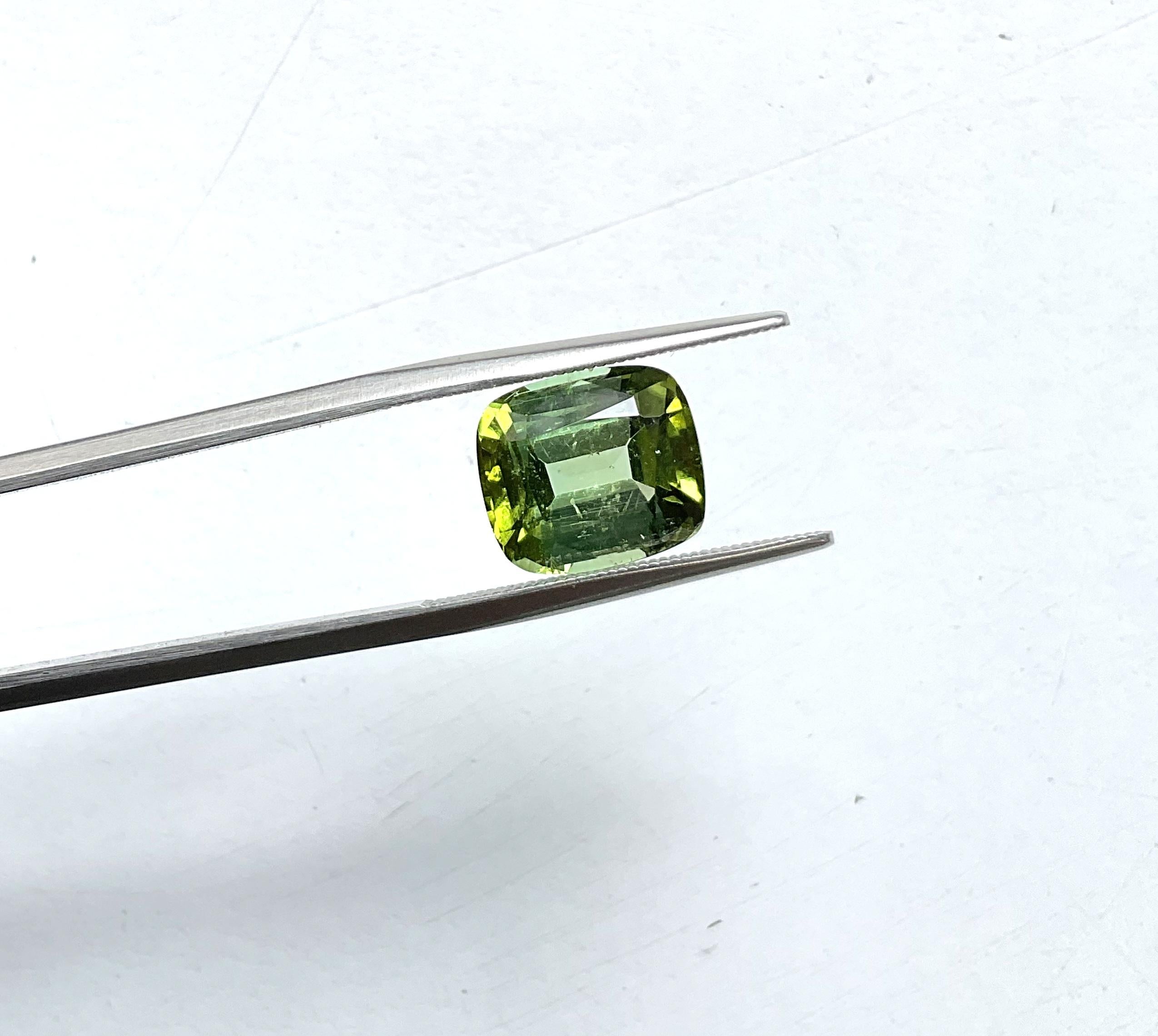 4,82 Karat Top Qualität Grüner Turmalin Cushion CutStein für Schmuck Natürlicher Edelstein (Kissenschliff) im Angebot