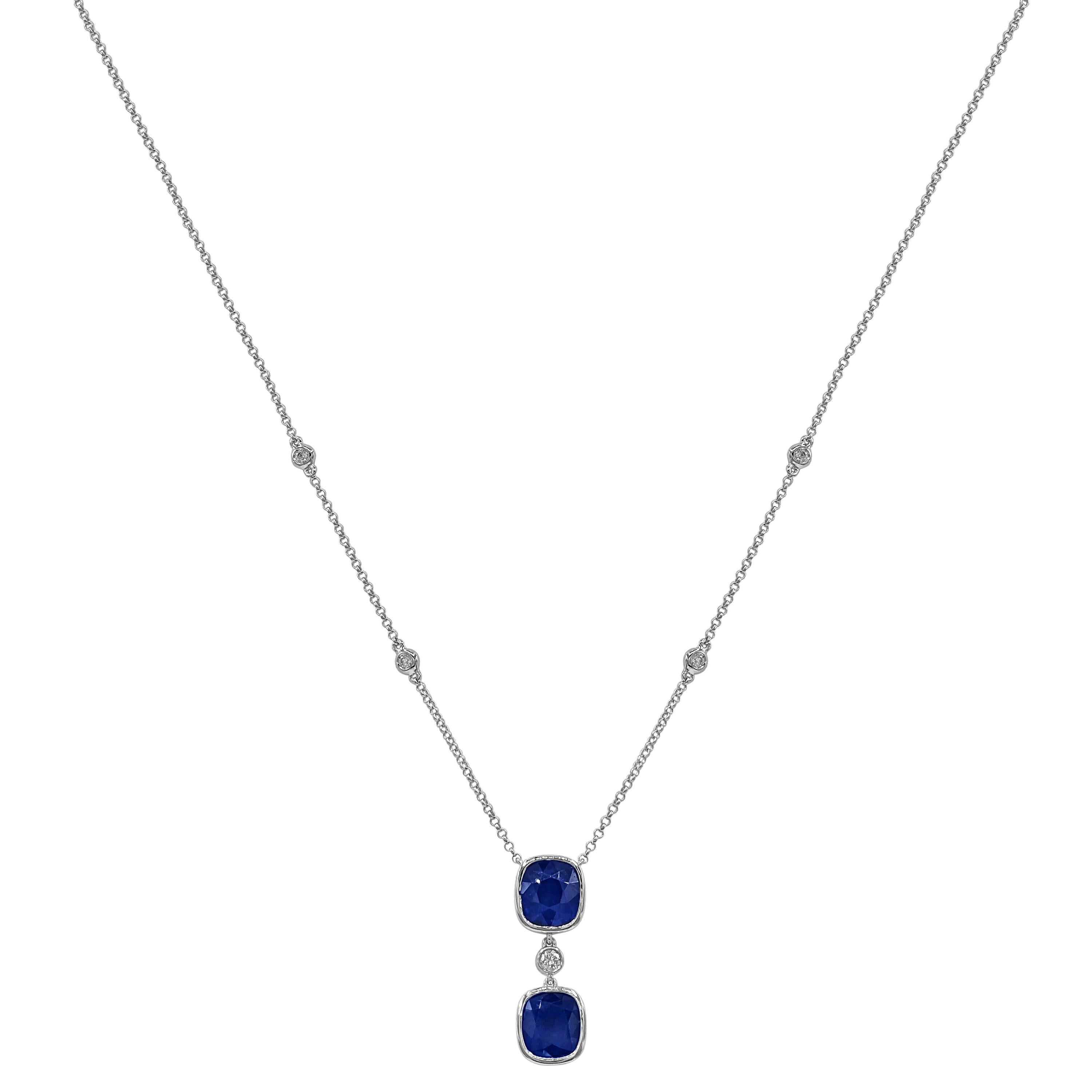 2 Saphir-Edelsteine: 4,67 Karat
5 weiße Diamanten: 0,15 Karat
Metall: 18K Weißgold, 5,20 Gramm
