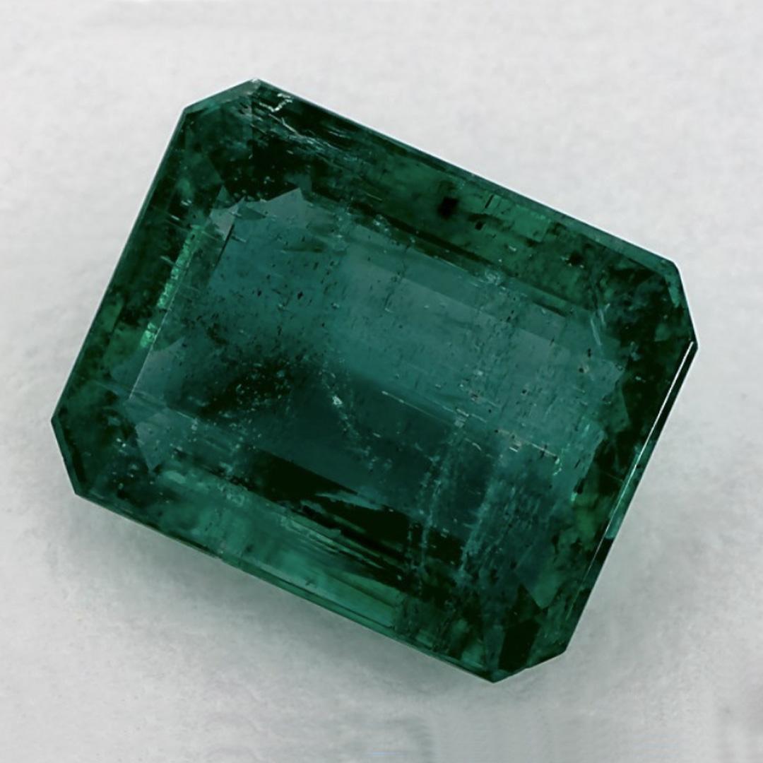 Con un vibrante tono verde, la piedra de nacimiento de mayo es un símbolo del renovado crecimiento primaveral. 

Explora la vibrante colección de esmeraldas, rubíes y zafiros de nuestra tienda, disponibles como gemas sueltas y combinadas con nuestra