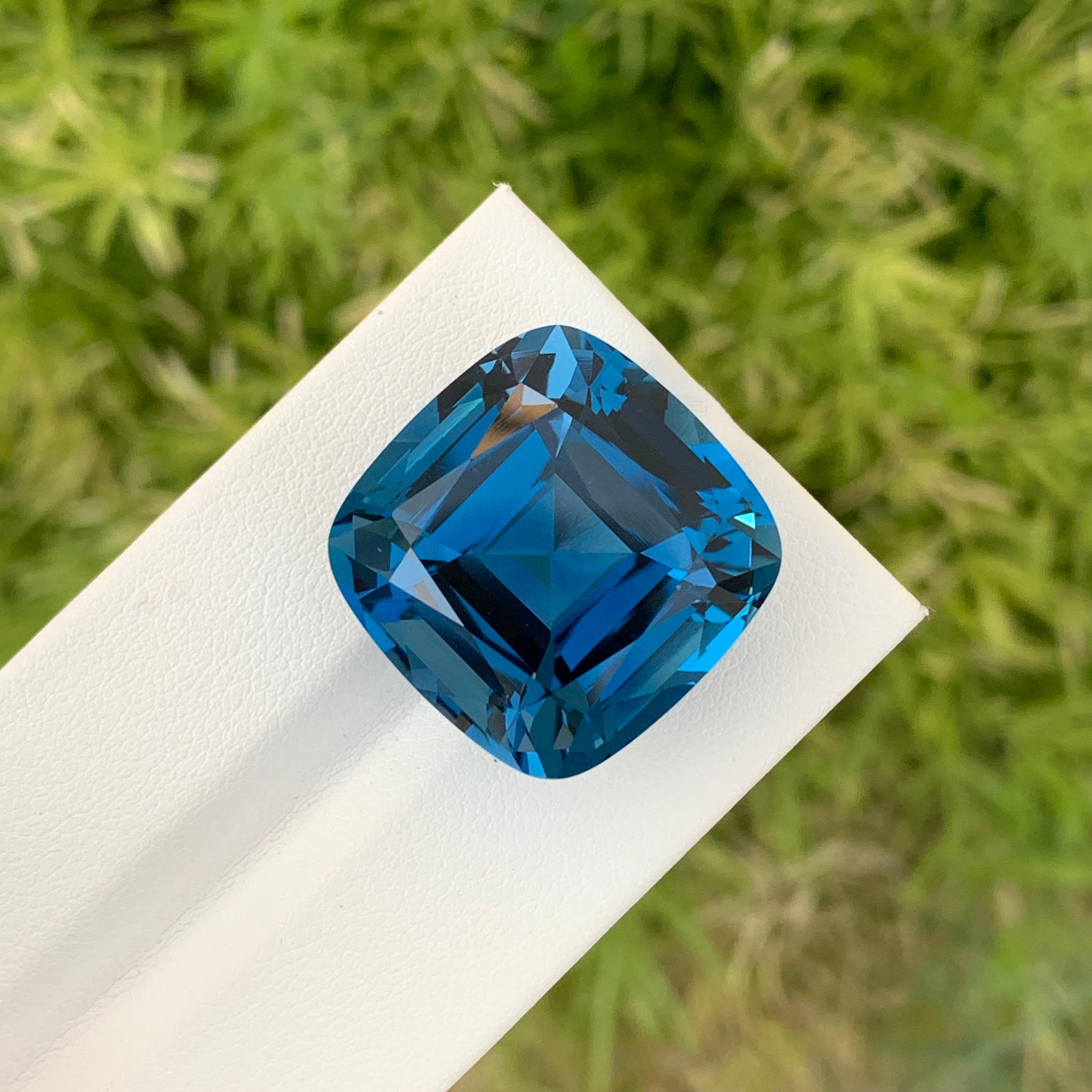 48.25 Carat Huge Loose Deep Blue London Blue Topaz Gemstone For Pendant In New Condition In Peshawar, PK