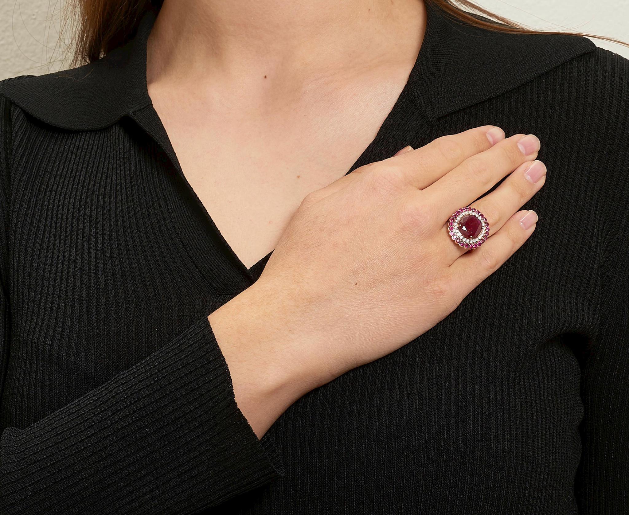 Anello con rubino e diamante non riscaldato del Mozambico certificato GRS da 4,828 carati In condizioni buone in vendita a Rugby, England