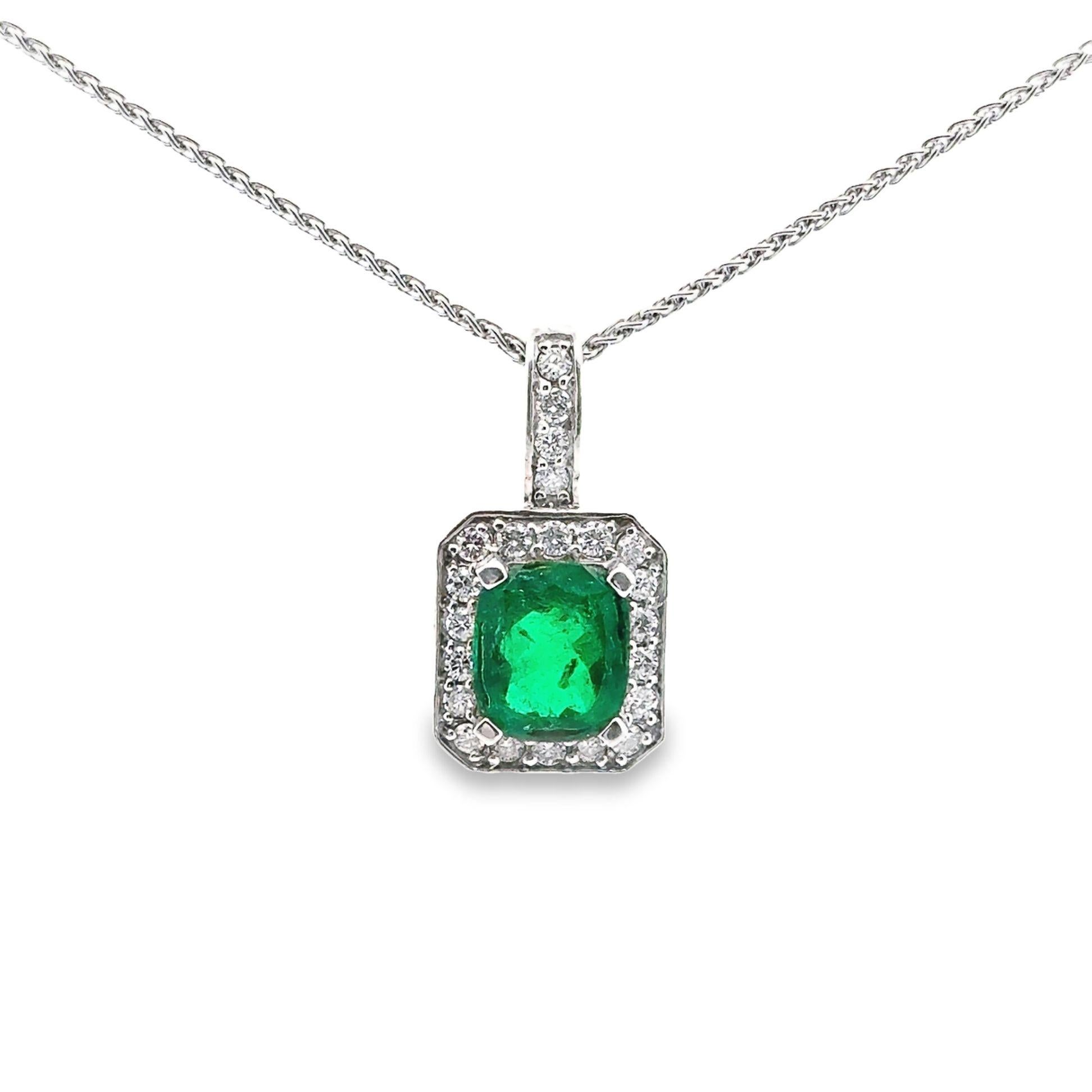 4.83 Carat Emerald 18k White Gold Pendant Necklace In Excellent Condition For Sale In Beverly Hills, CA