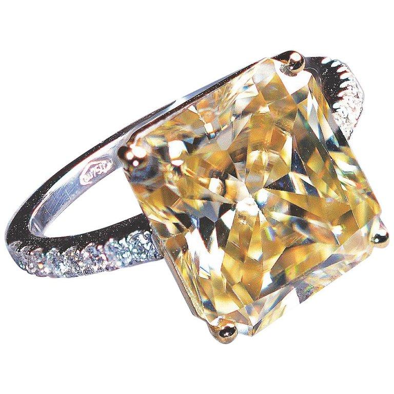 4.83 Carat Radiant Faint Light Yellow Moissanite 18 Karat Golden Engagement Ring For Sale