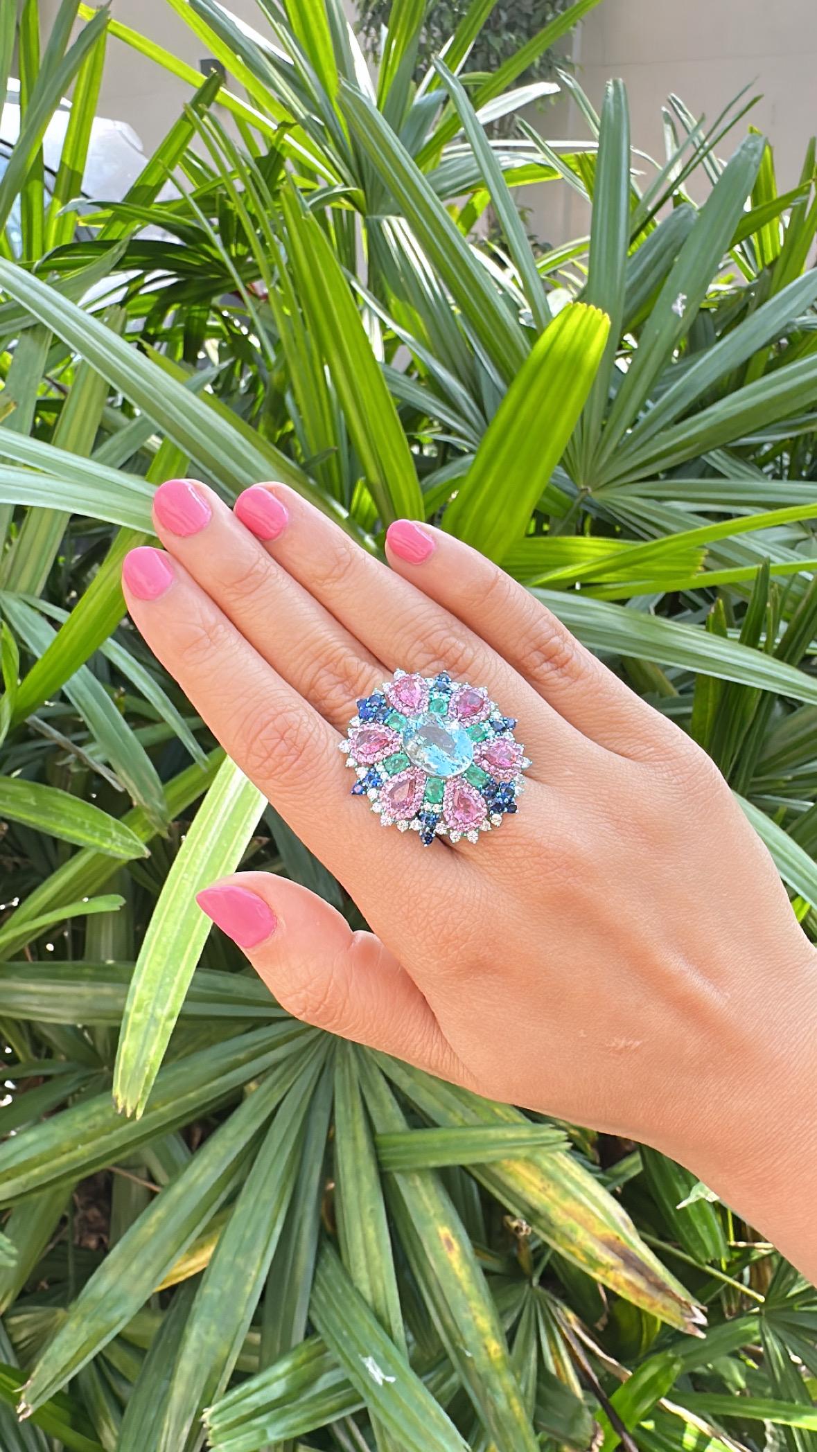 4.83 carats, Aquamarine, Blue & Pink Sapphires, Emerald & Diamonds Cocktail Ring For Sale 4