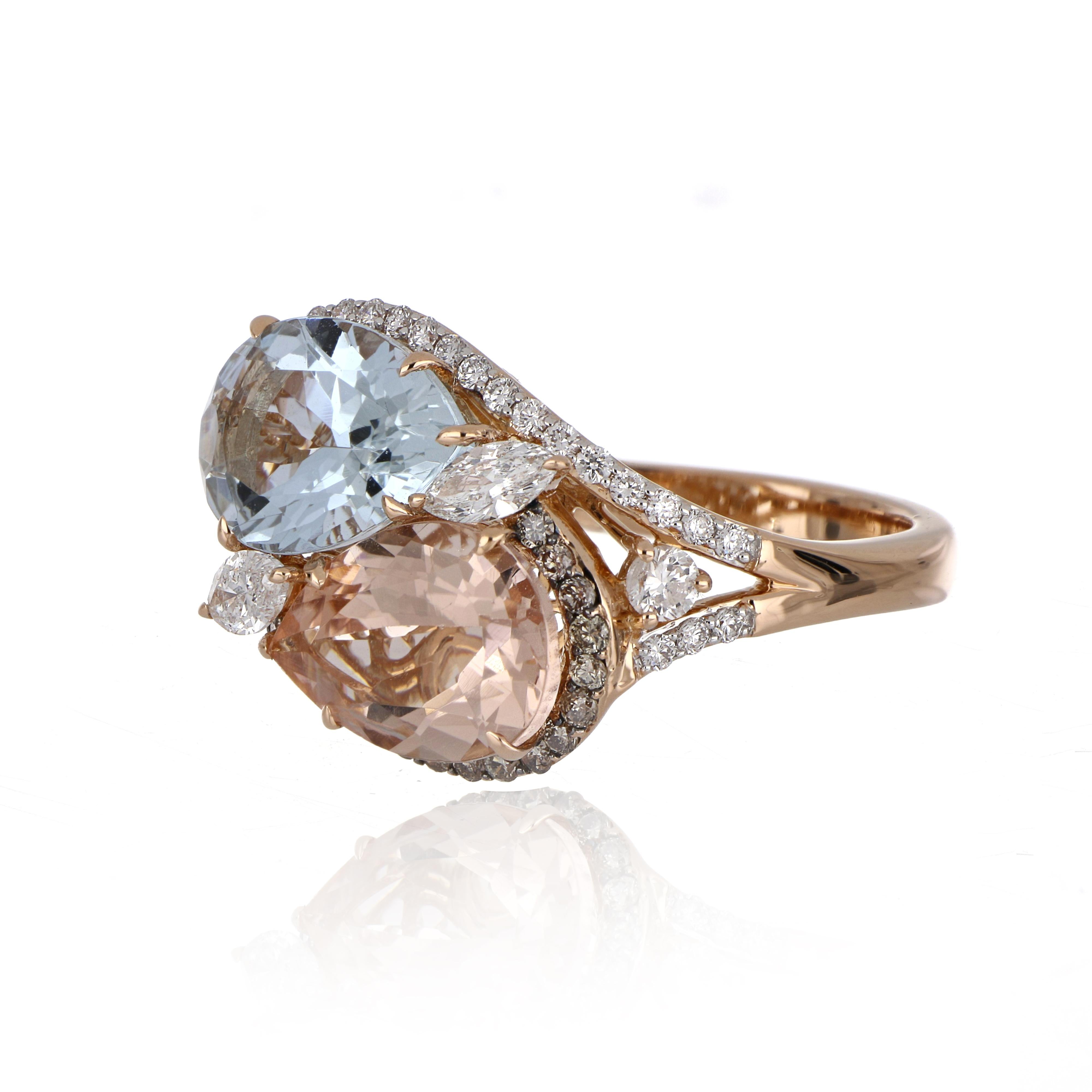 Contemporary 4.83 Carat Total Morganite and Aquamarine Ring with Diamonds 18 Karat Rose Gold For Sale
