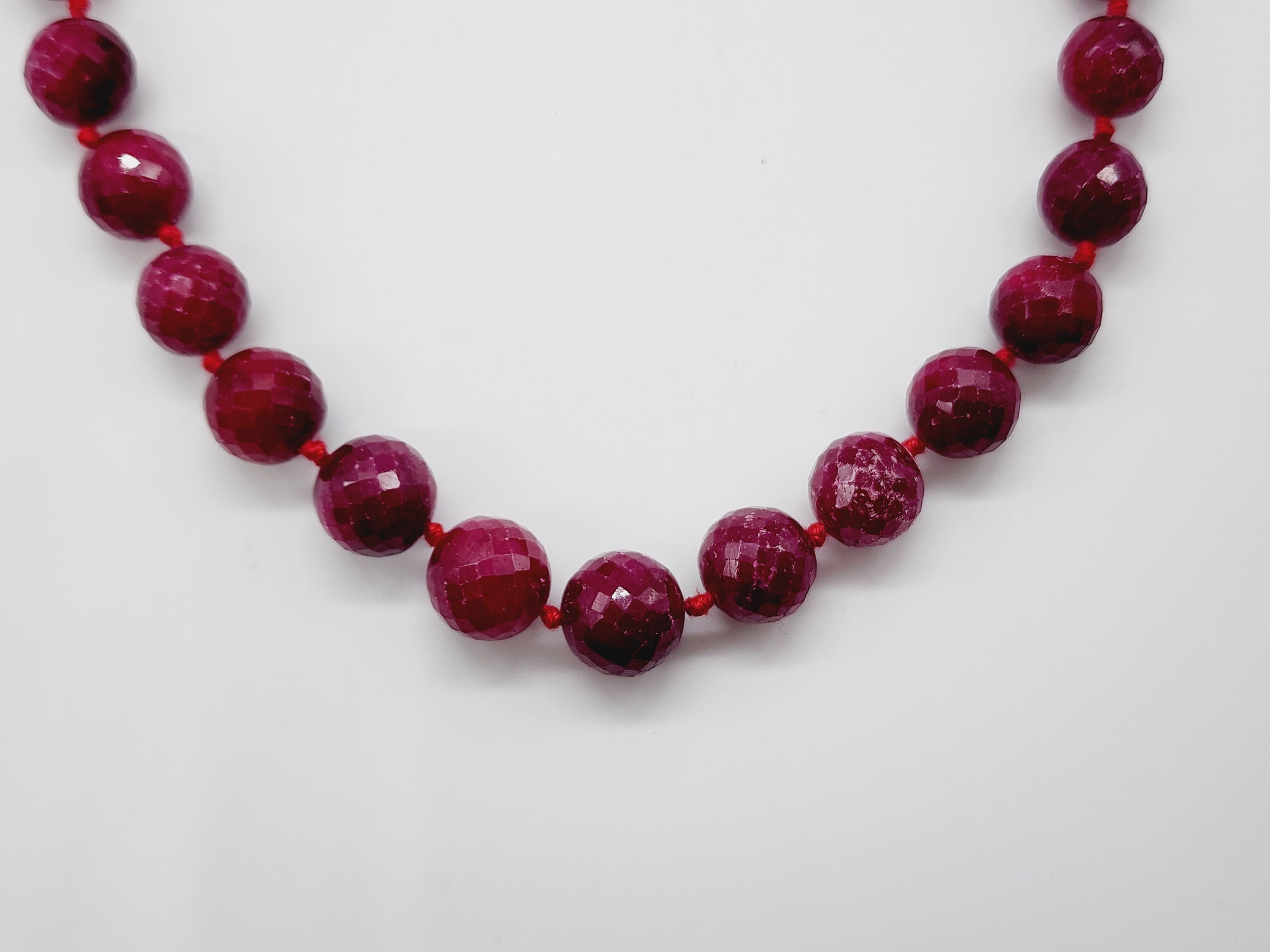 483.60 Carats Ruby Round Necklace 14 Karat Yellow Gold In New Condition For Sale In Great Neck, NY