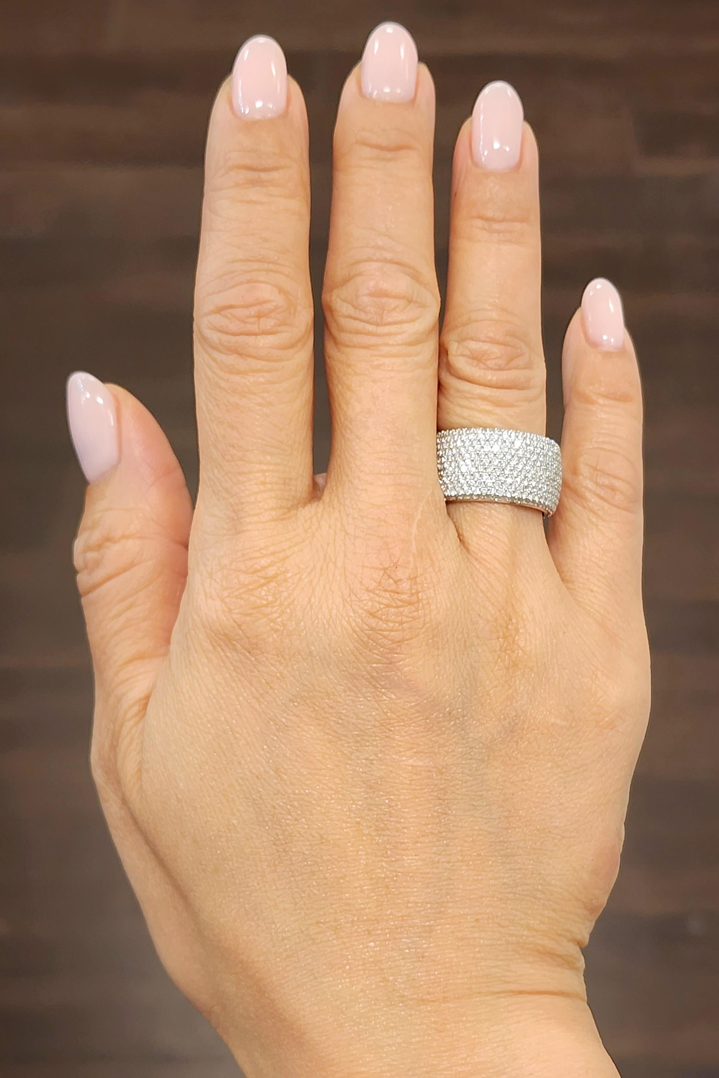 This gorgeous pave diamond ring is set in 18k white gold, and features 561 round brilliant diamonds. The diamonds showcase a color of E/F and VS in clarity. A beautiful ring to add to any wardrobe.