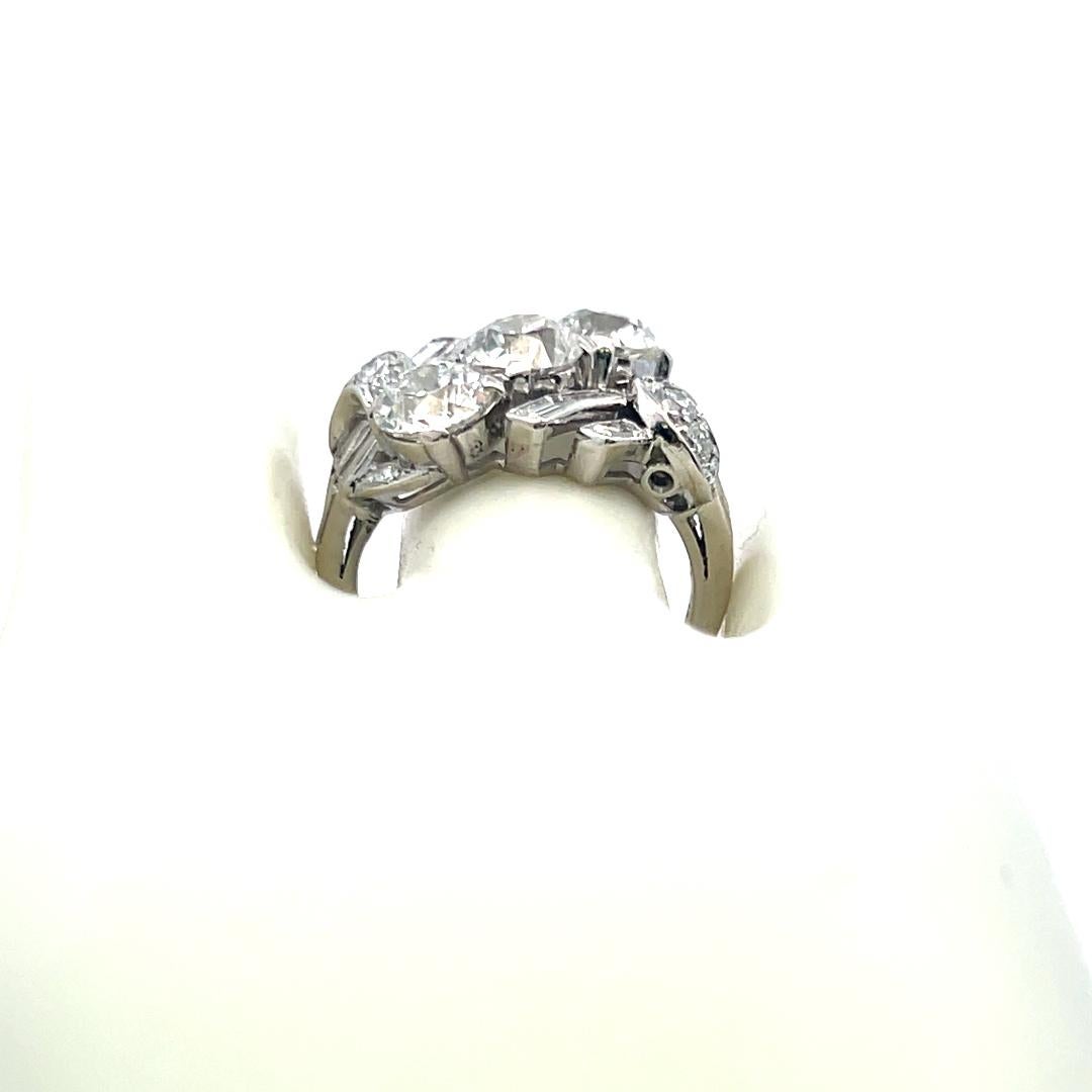 4.84ct Antique Diamond Platinum Three-Stone Ring w/ OEC, OMC & Baguettes en vente 4