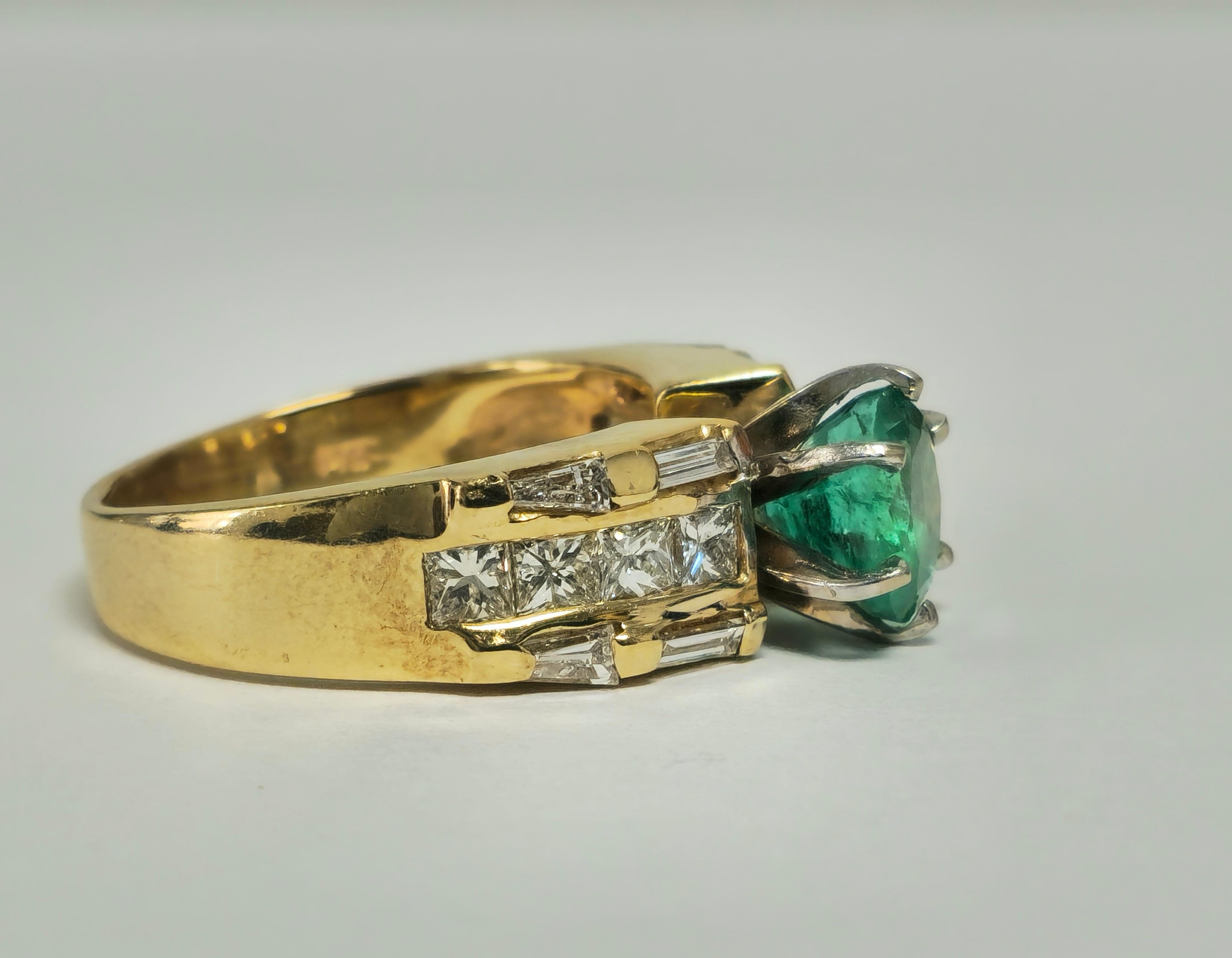 Round Cut 4.85 Carat Emerald and Diamond Ring in 14K Yellow Gold For Sale