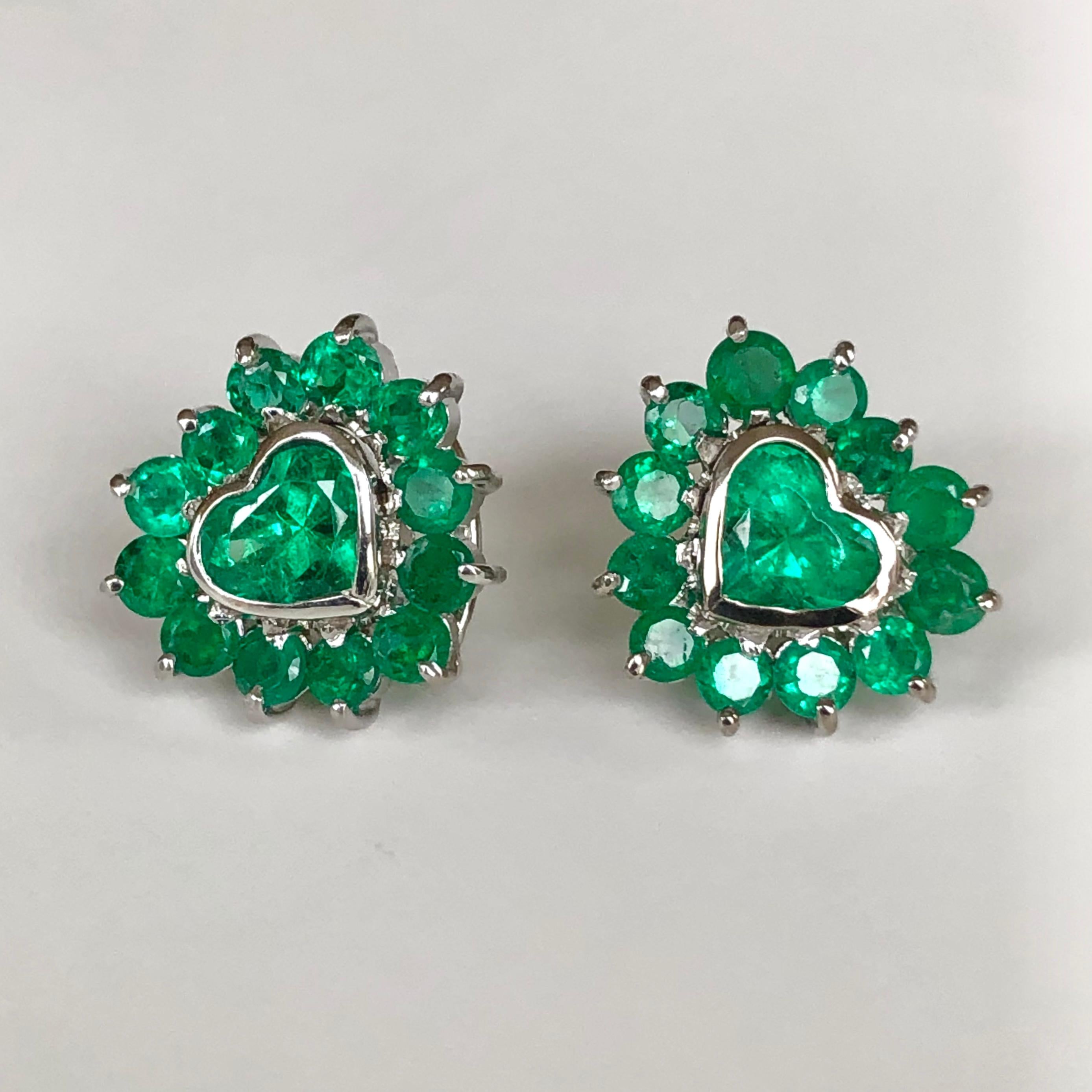 Contemporary 4.85 Carat Emerald Heart Shape 18 Karat White Gold Earrings