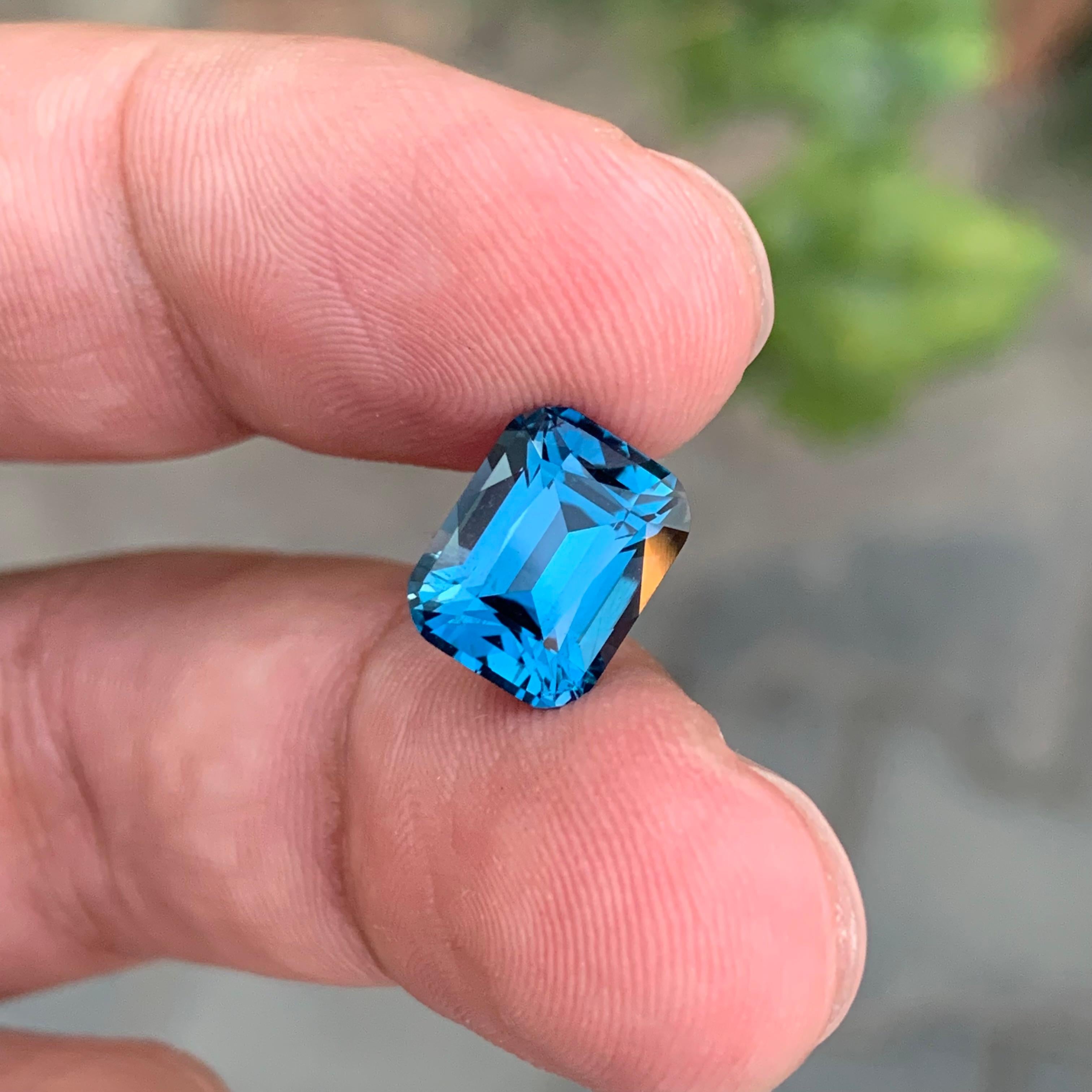 4,85 carati di squisita gemma sfaccettata di Topazio Blu di Londra a forma di cuscino in vendita 4