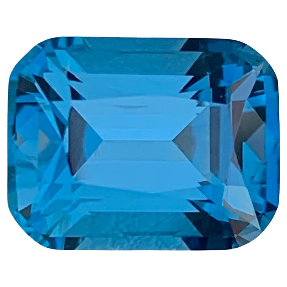 Exquise topaze bleue londonienne facettée taille coussin de 4,85 carats