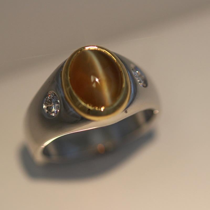 Contemporary 4.85+ Carat Men's Cats Eye and Diamond Men's Ring - Honey Color, Straight Eye For Sale