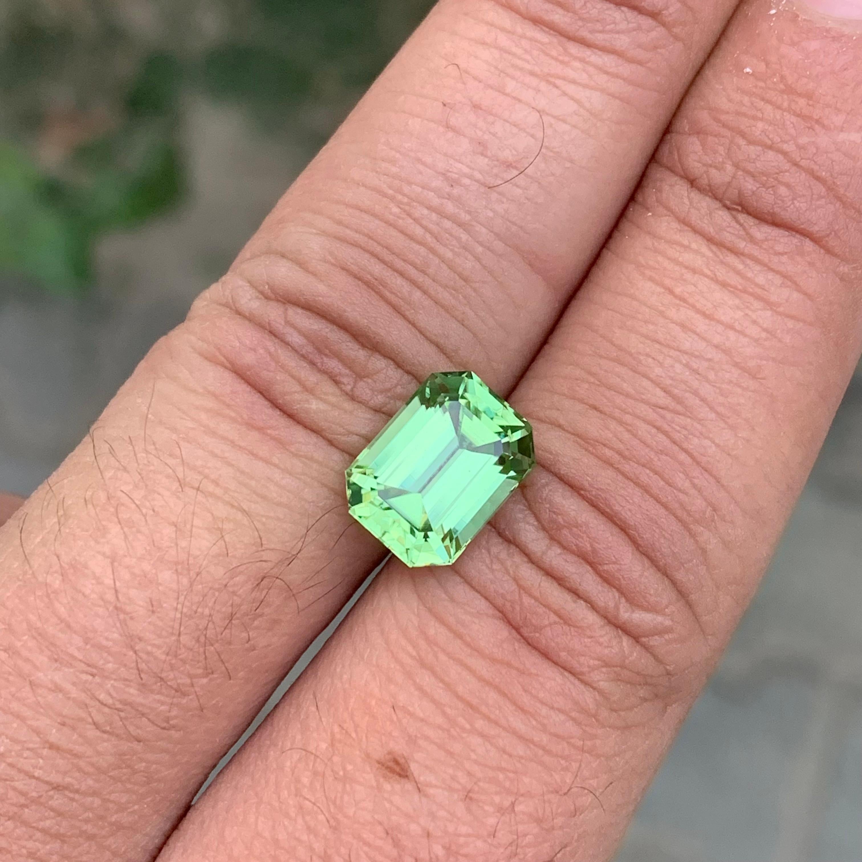 4,85 carati di peridoto verde mela sciolto naturale di forma Asscher in vendita 4