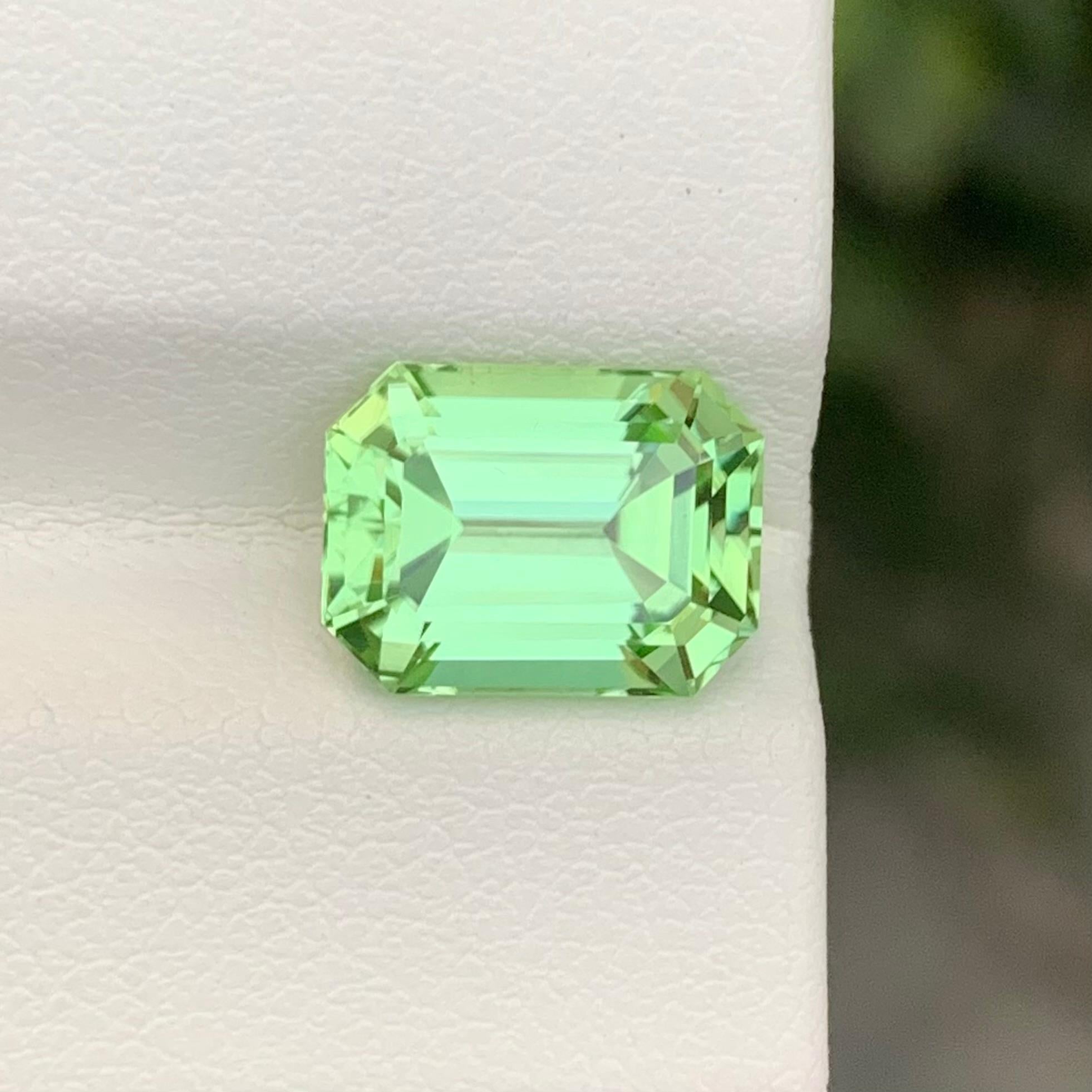 4,85 carati di peridoto verde mela sciolto naturale di forma Asscher in vendita 5