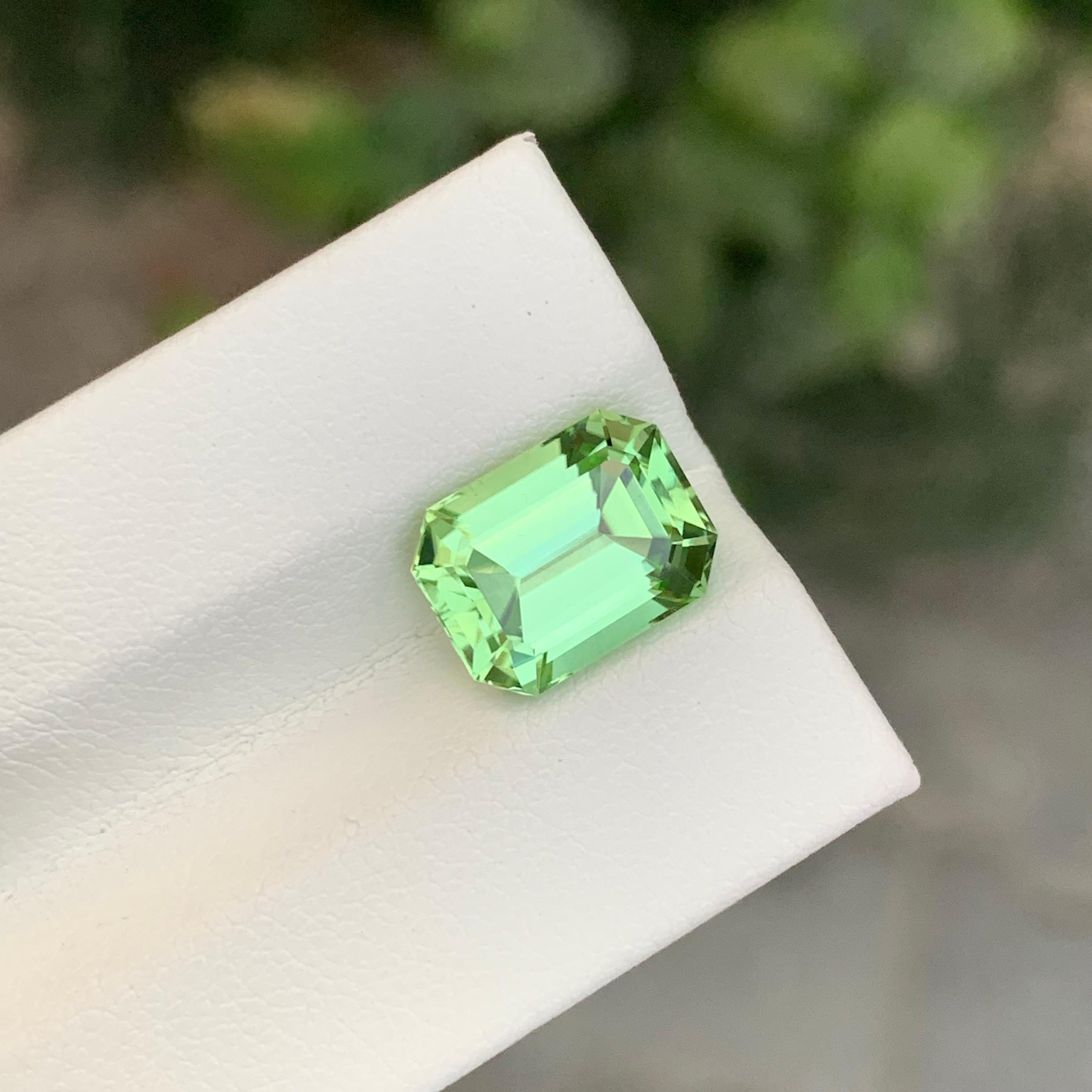 Taglio smeraldo 4,85 carati di peridoto verde mela sciolto naturale di forma Asscher in vendita