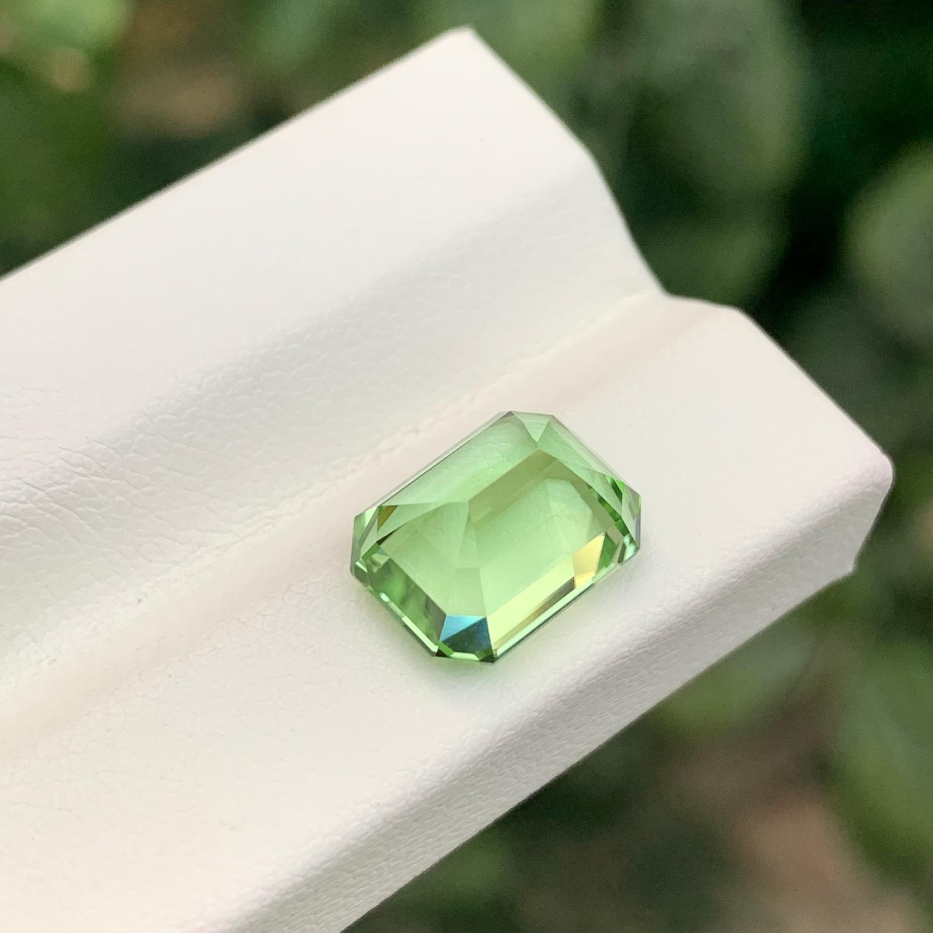 da uomo o donna 4,85 carati di peridoto verde mela sciolto naturale di forma Asscher in vendita