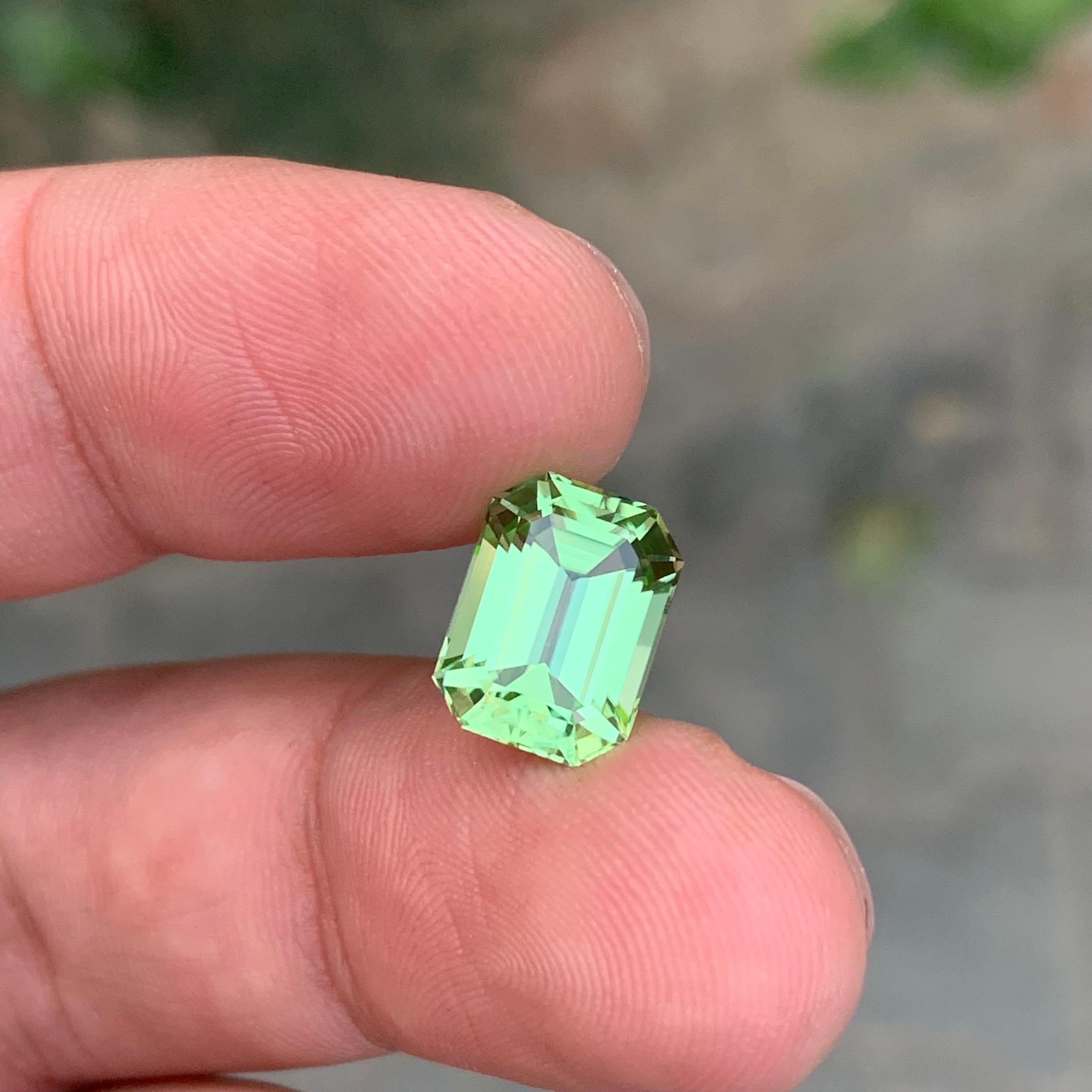 4,85 carati di peridoto verde mela sciolto naturale di forma Asscher in vendita 2
