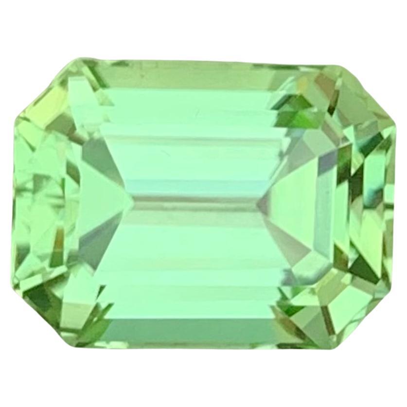 4,85 carati di peridoto verde mela sciolto naturale di forma Asscher